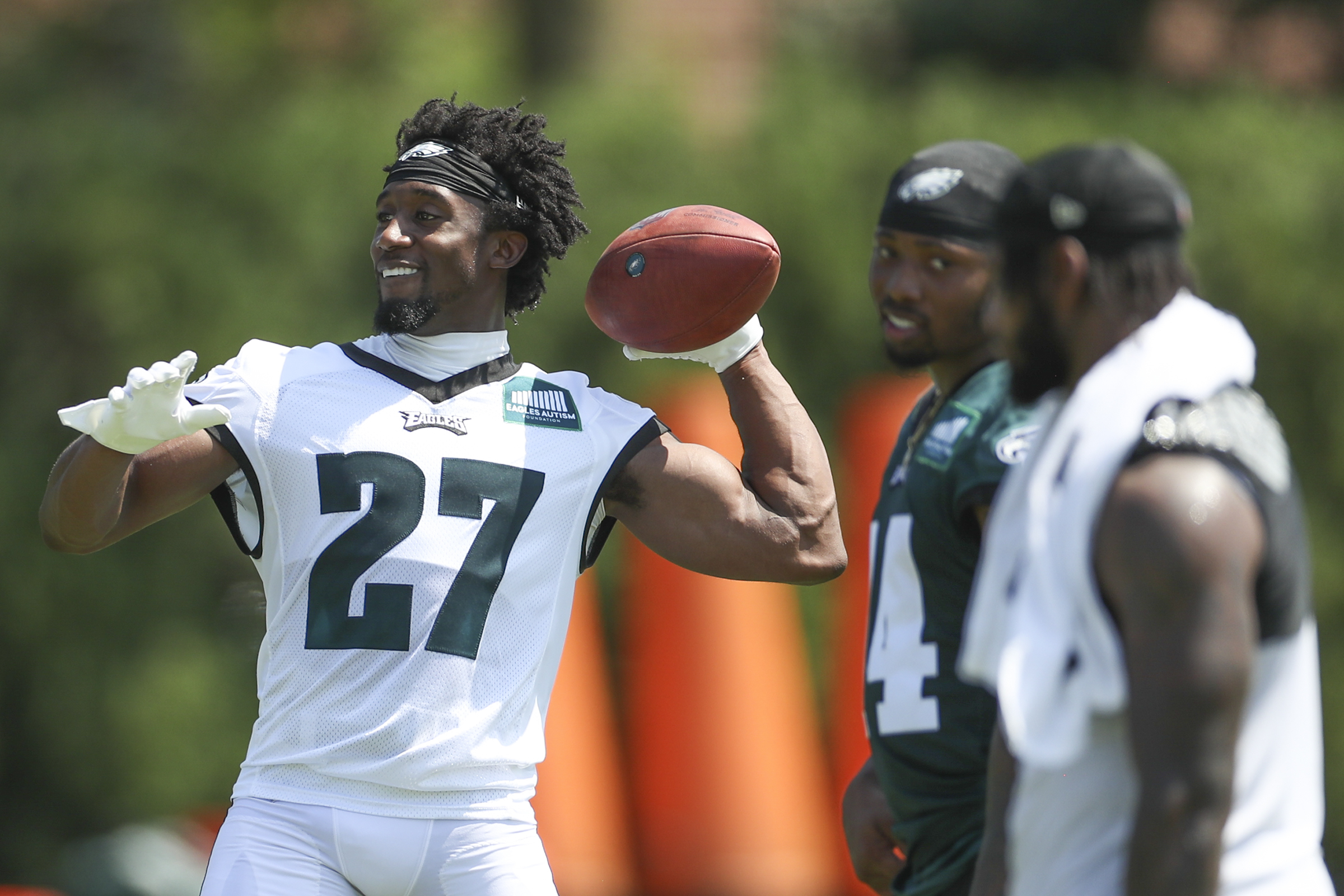 Eagles rookie Jordan Davis learns from room of veterans – Trentonian