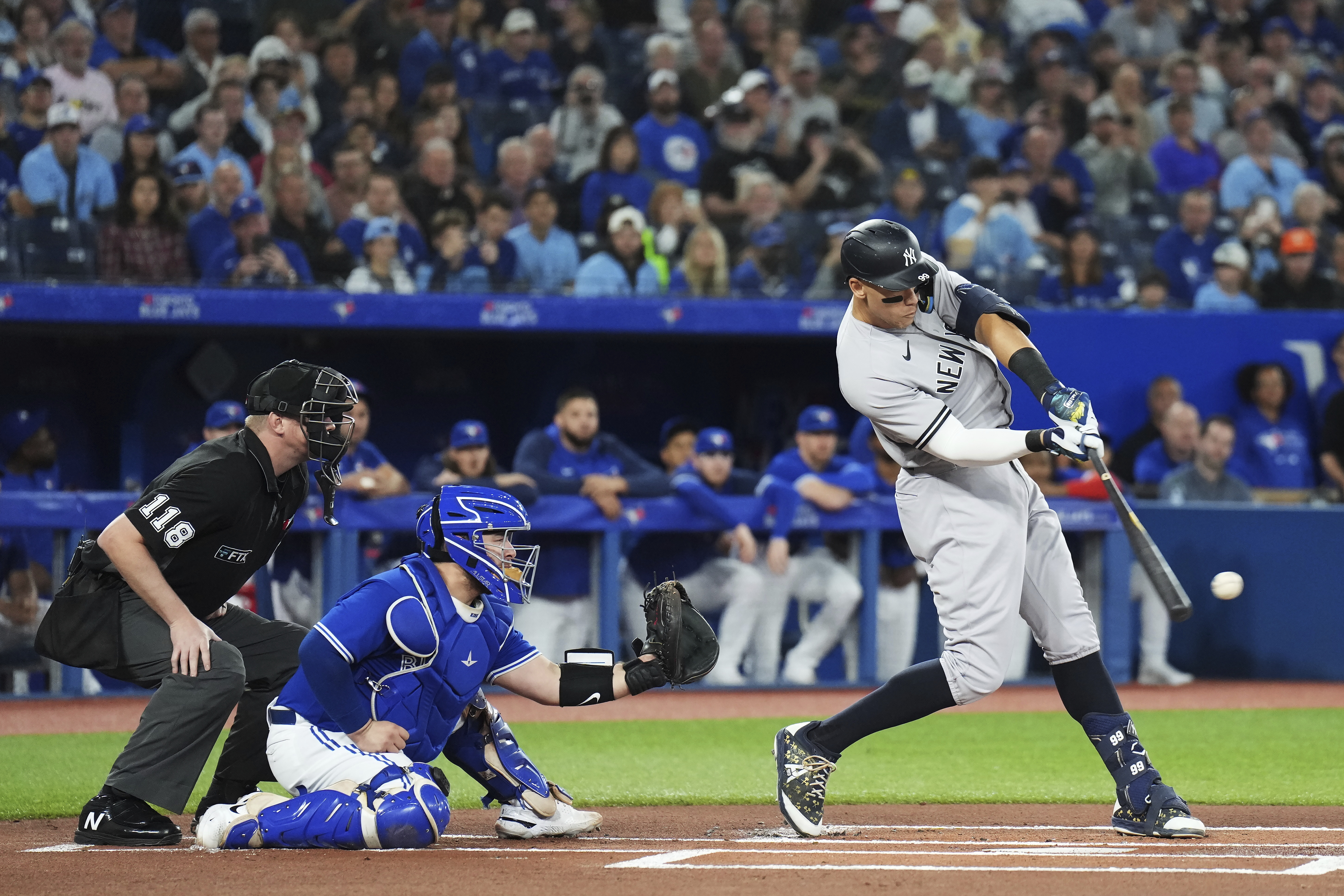 Yankees' Judge hits 61st home run, ties Maris' American League