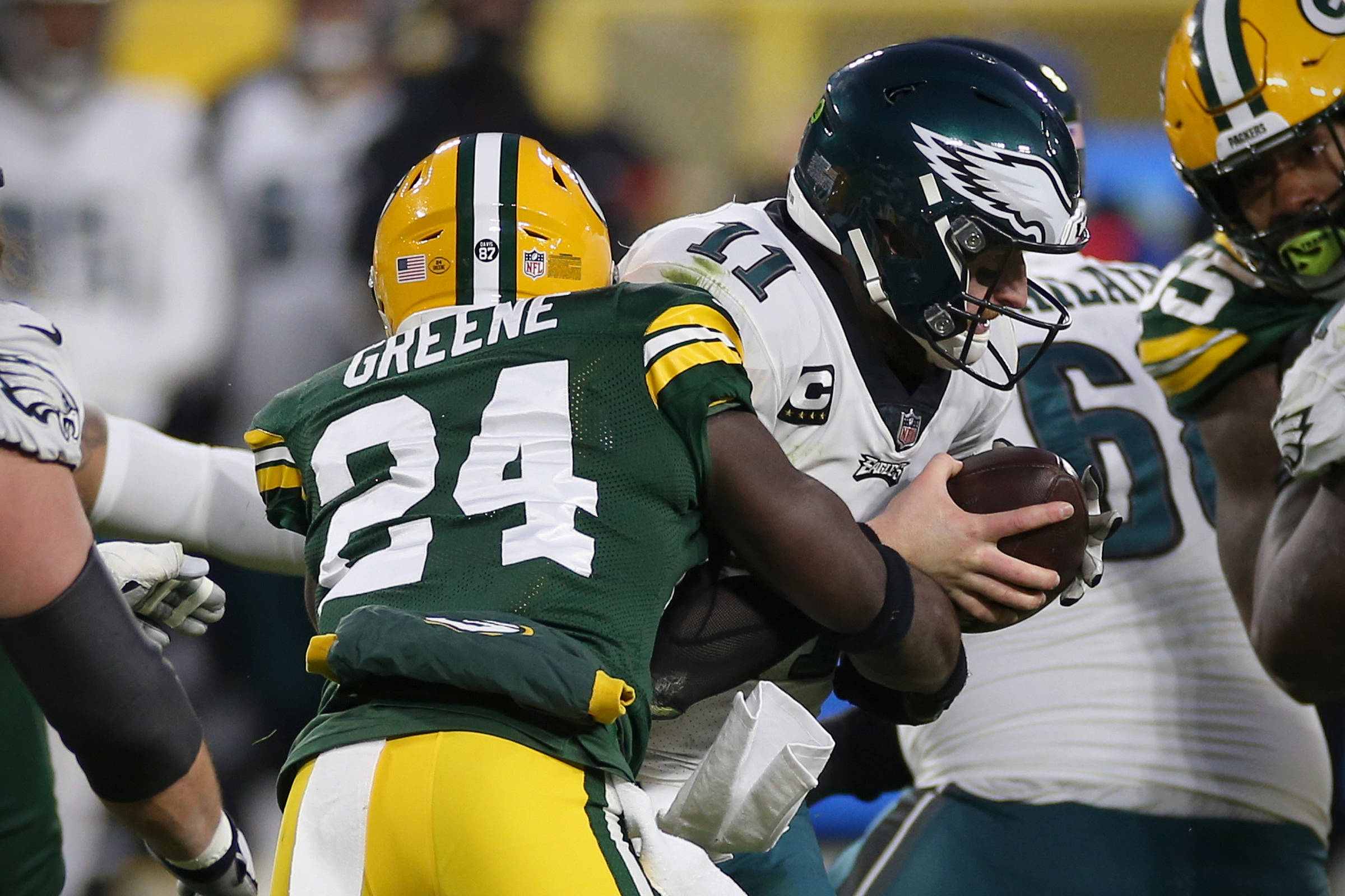 Wentz benched for rookie Hurts in Eagles' 30-16 loss to Packers