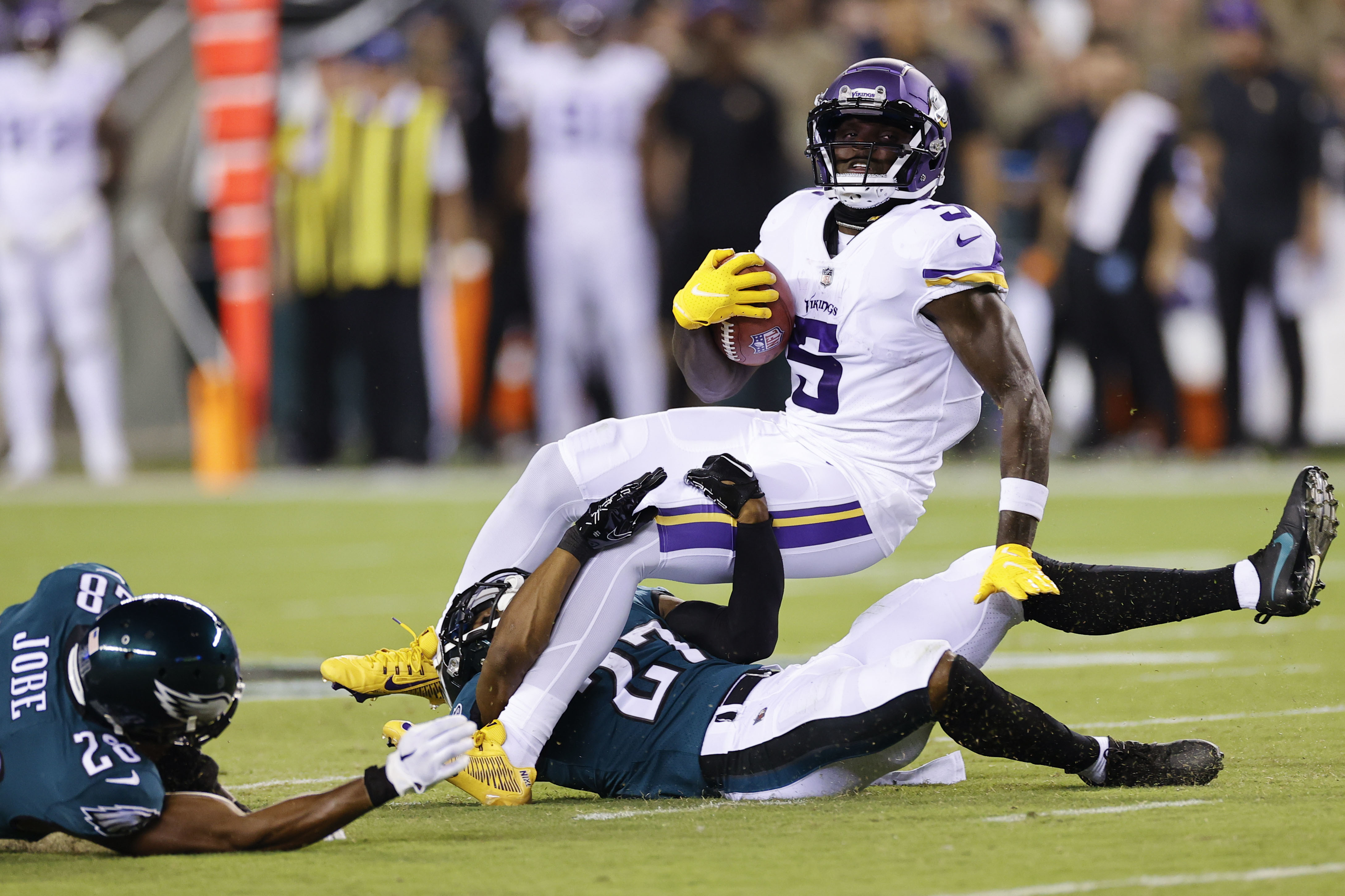 Eagles' Jalen Hurts catches fire in 24-7 win against Vikings