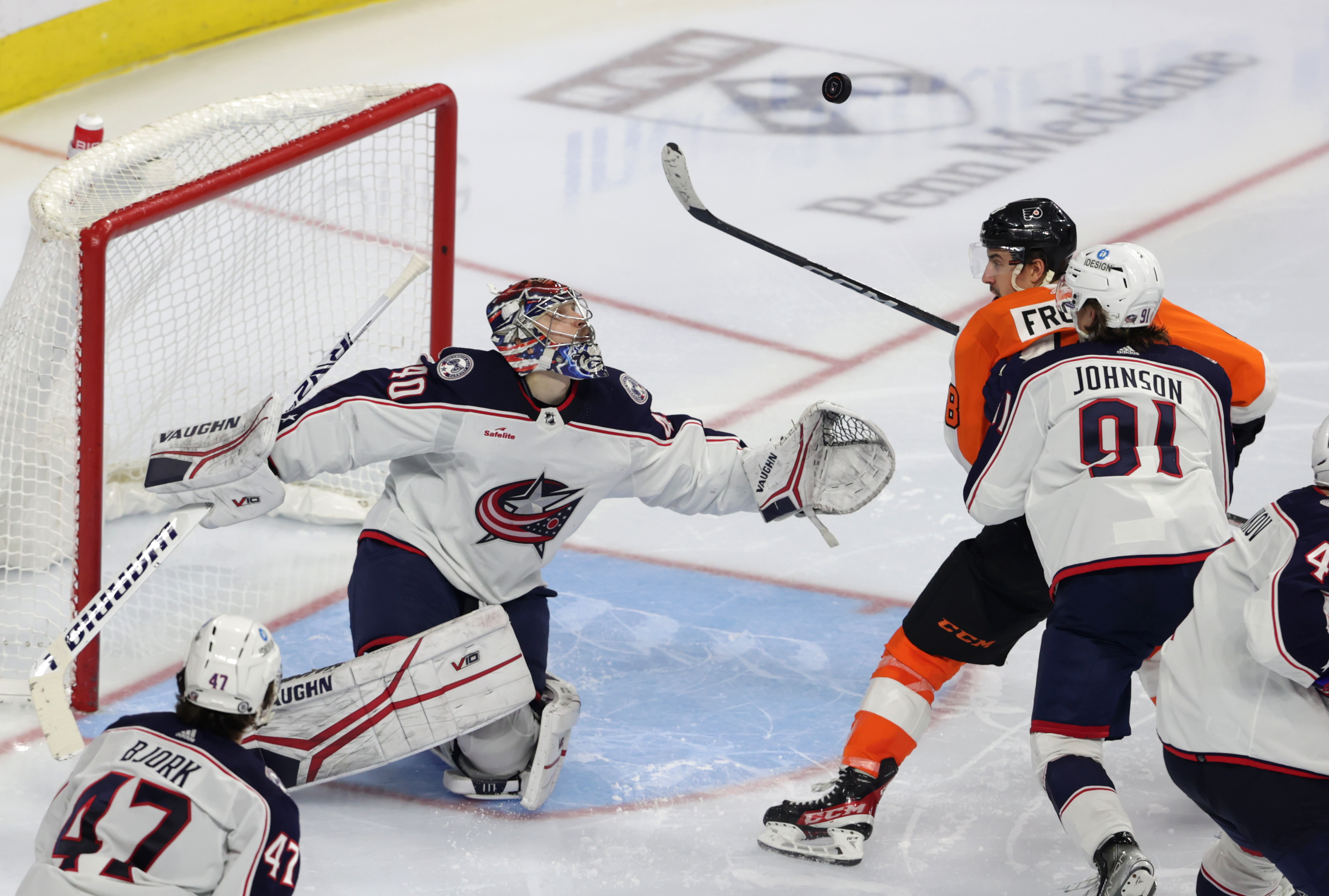 5 Flyers-Isles observations: Travis Konecny gets (odd) milestone goal, but  losing streak reaches 8
