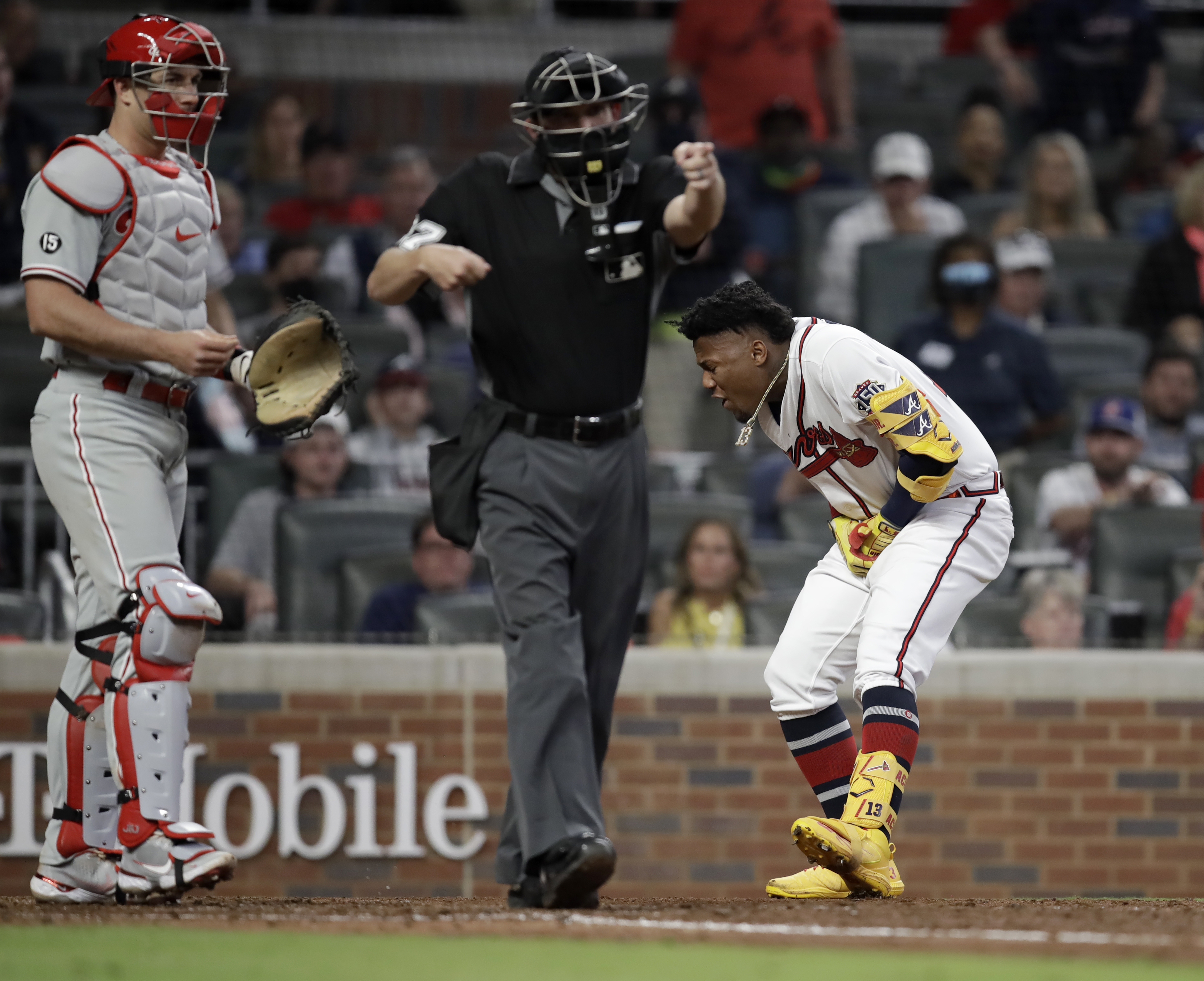 Pache picks up first major league hit as Braves crush Phillies 