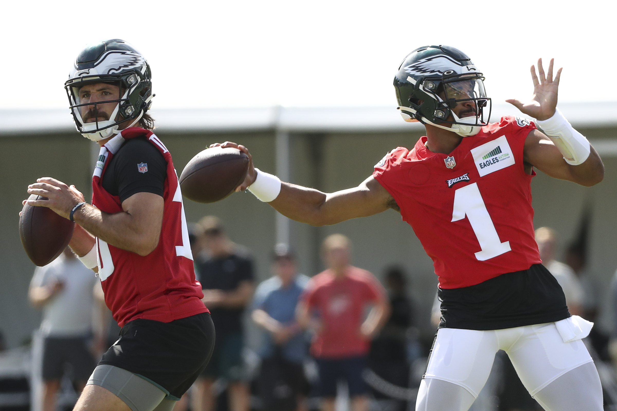 Philadelphia Eagles quarterback Jalen Hurts, center, watches warm ups  before an NFL preseason football game against the Cleveland Browns on  Thursday, Aug. 17, 2023, in Philadelphia. (AP Photo/Derik Hamilton Stock  Photo - Alamy