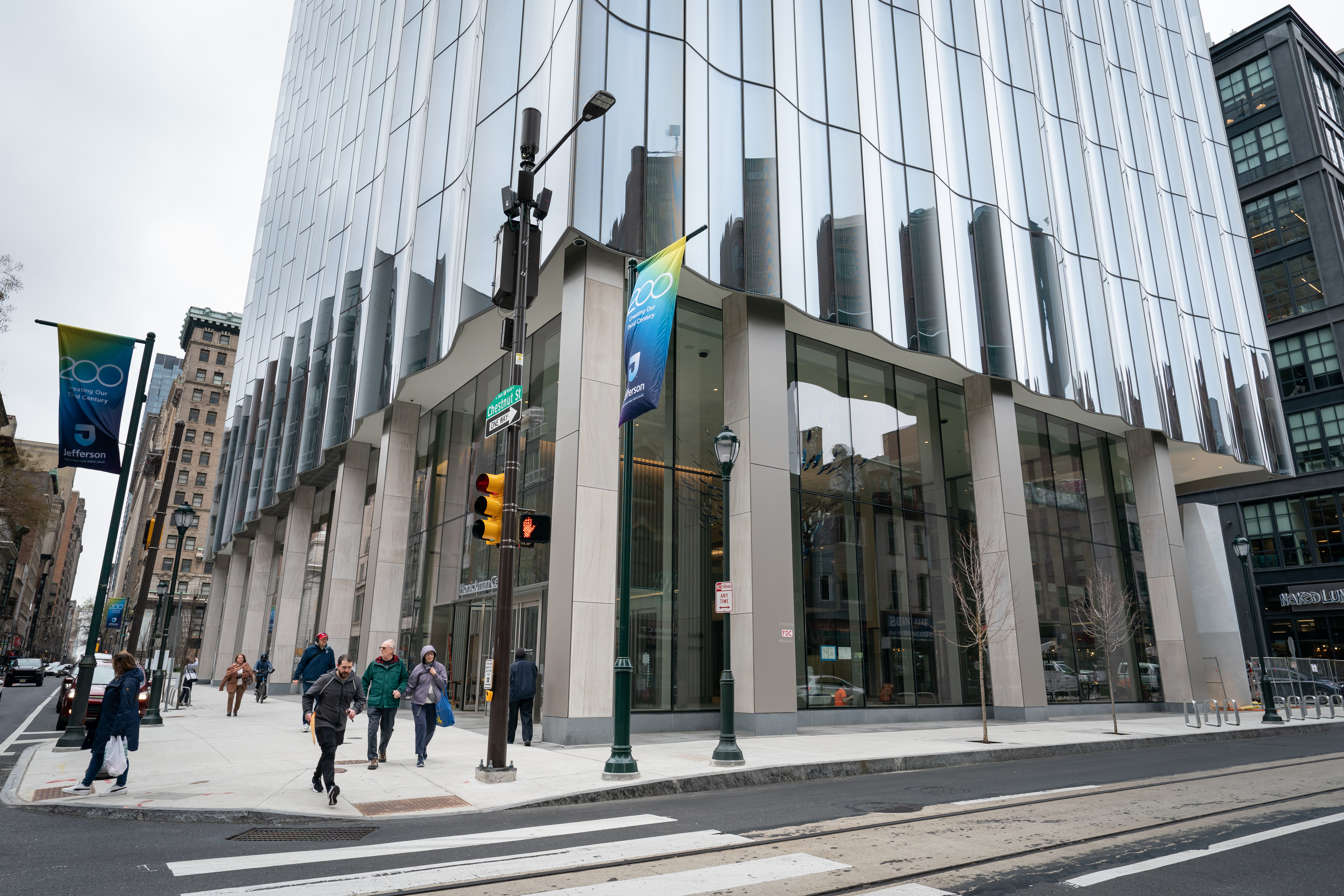 Can Jefferson Hospital's new outpatient building heal East