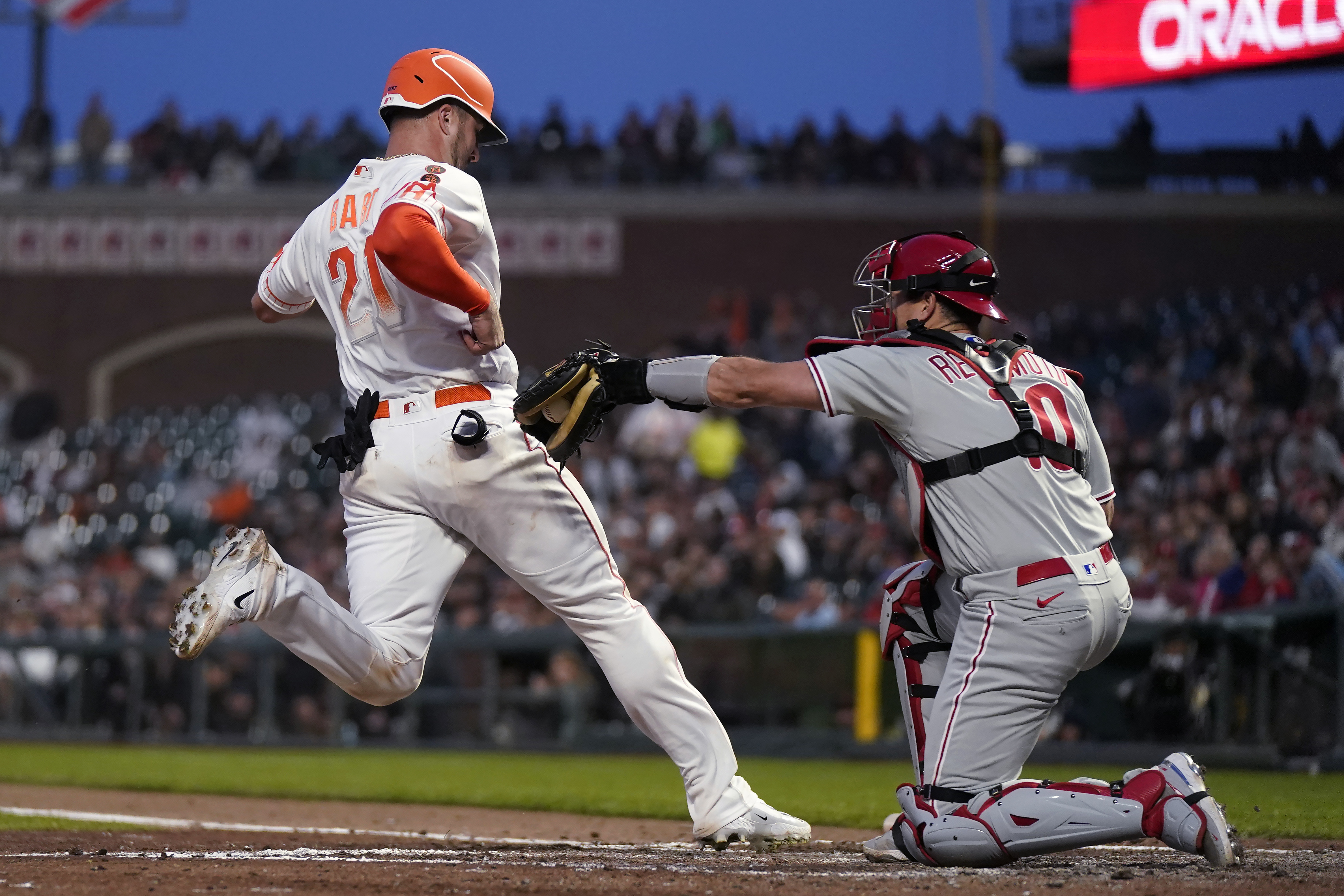 Michael Conforto singles on a ground ball to third baseman