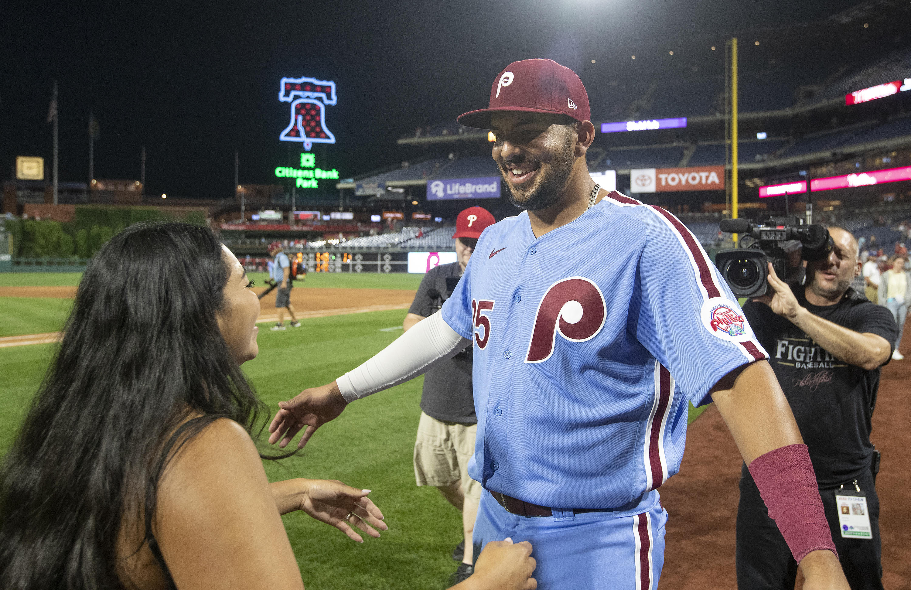 Schwarber, Hall help Phillies rout Braves 14-4