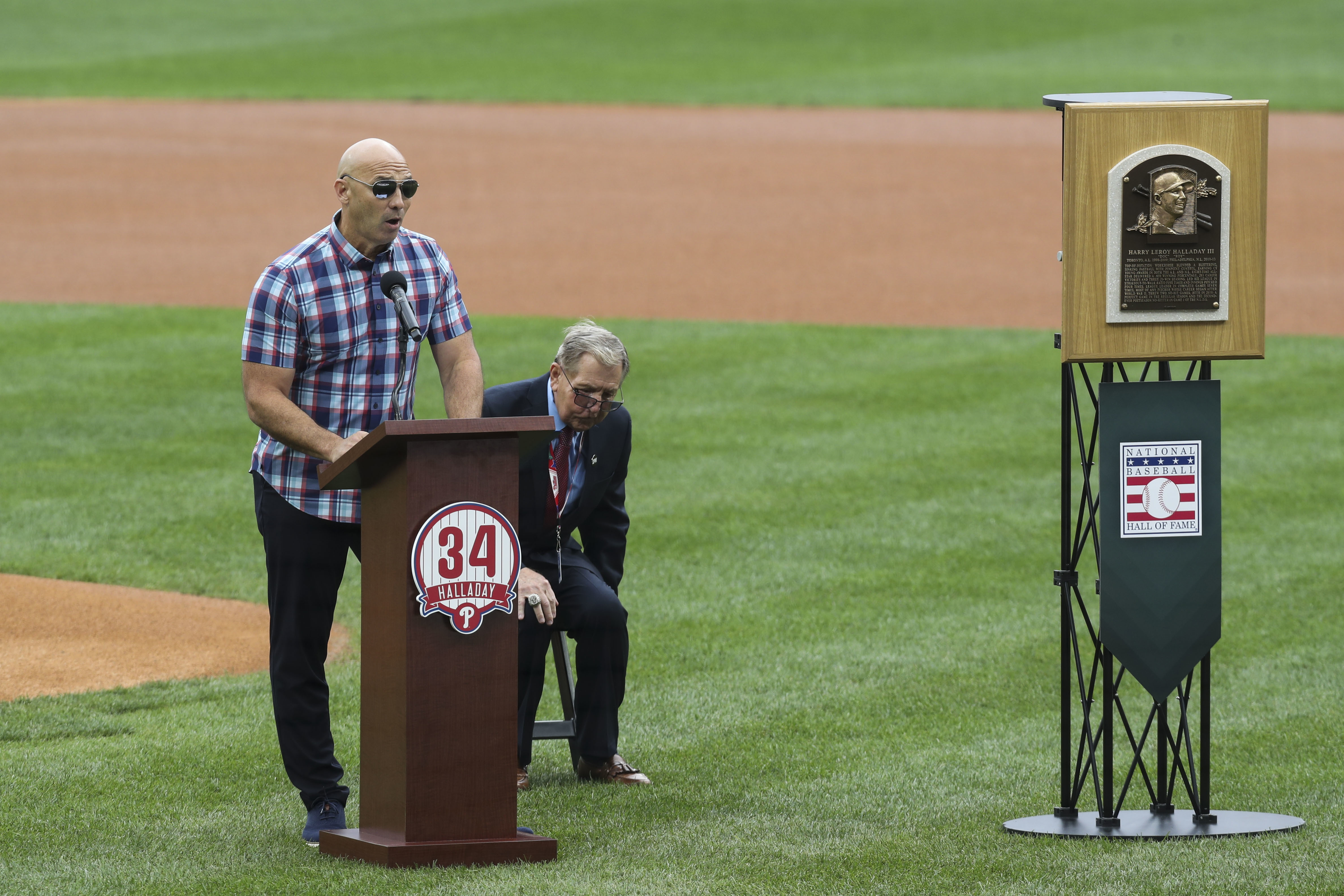 Carlos Ruiz and Raúl Ibañez spoke poignantly about their late Phillies  teammate, Roy Halladay.