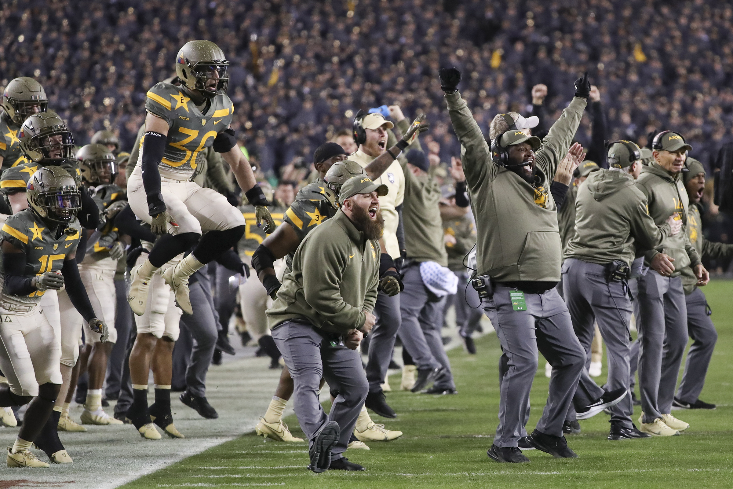 Army comes out on top in history-filled game against Navy at the Linc