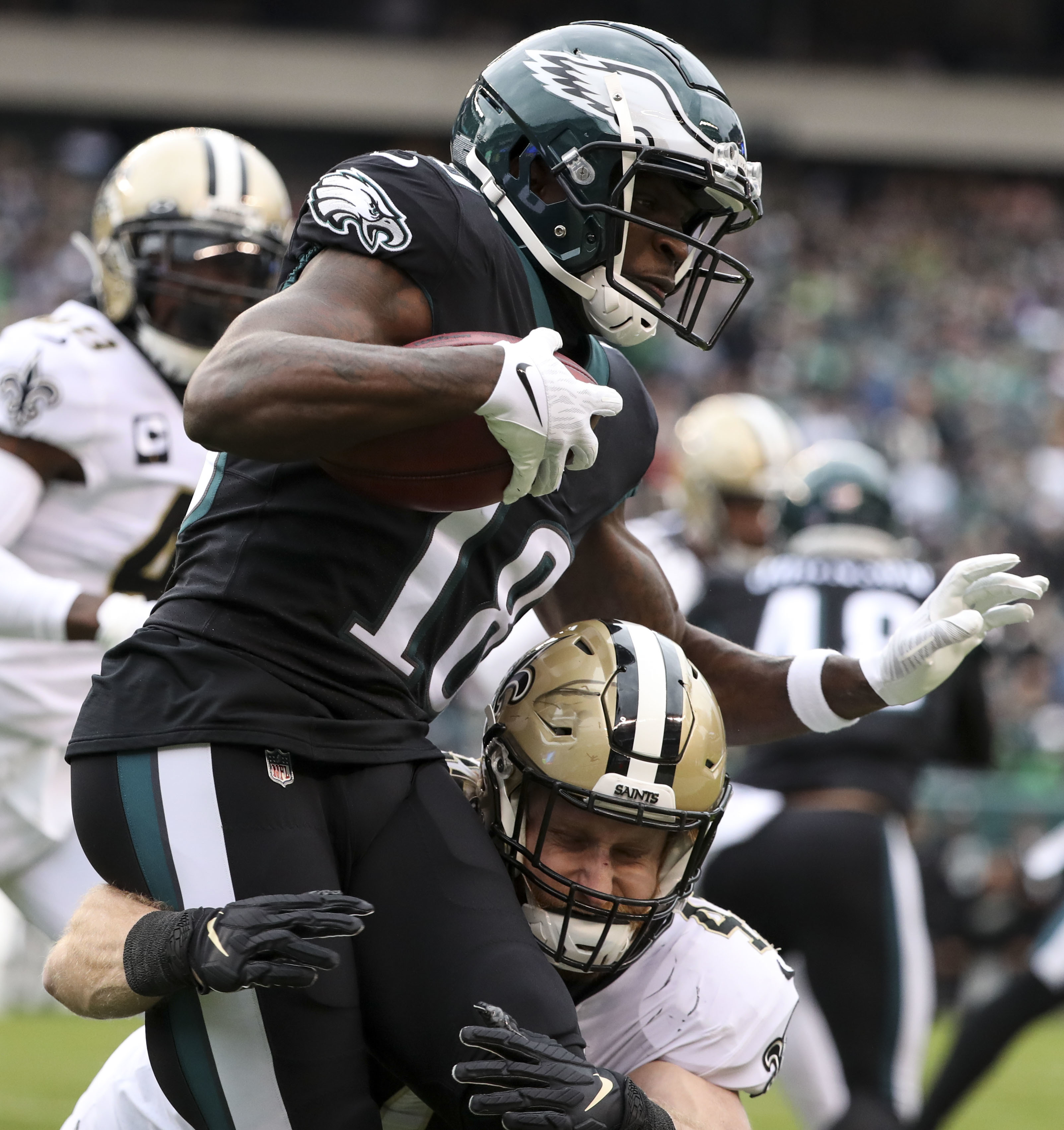 Kevin Hart returns to Philadelphia to watch the Saints vs. Eagles