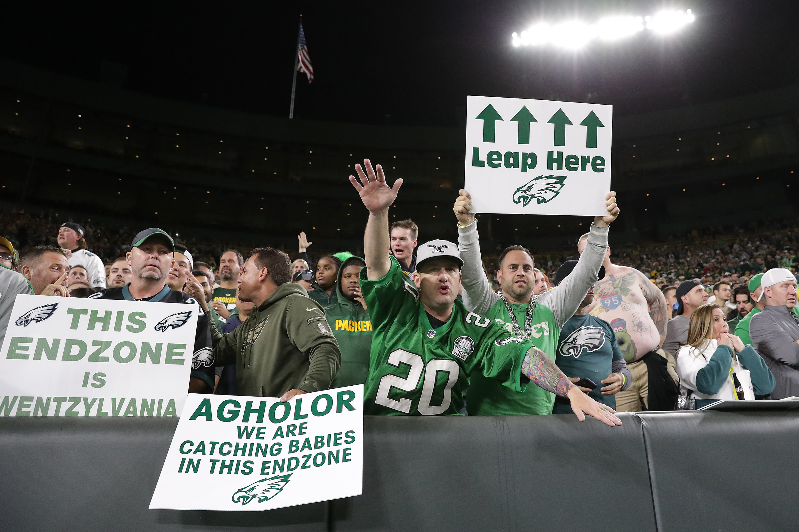 Watch Jaire Alexander Flips A Double Bird At Eagles Fans After