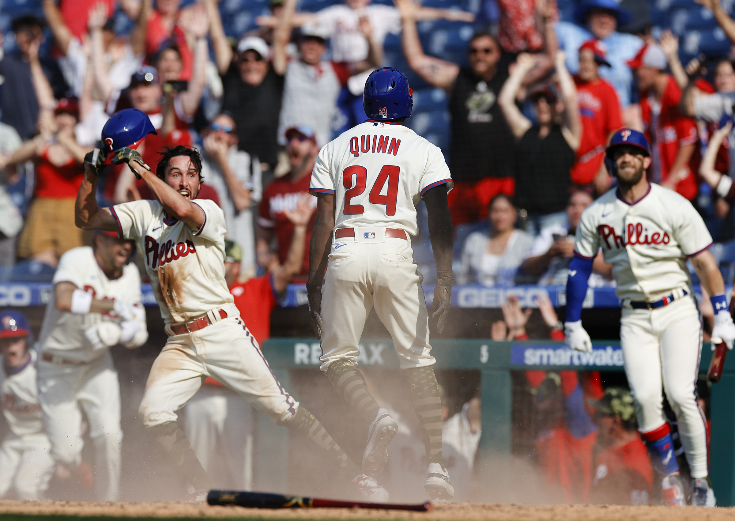Phillies dodge sweep on Max Muncy's 2-run error in the 10th inning in 4-3  win