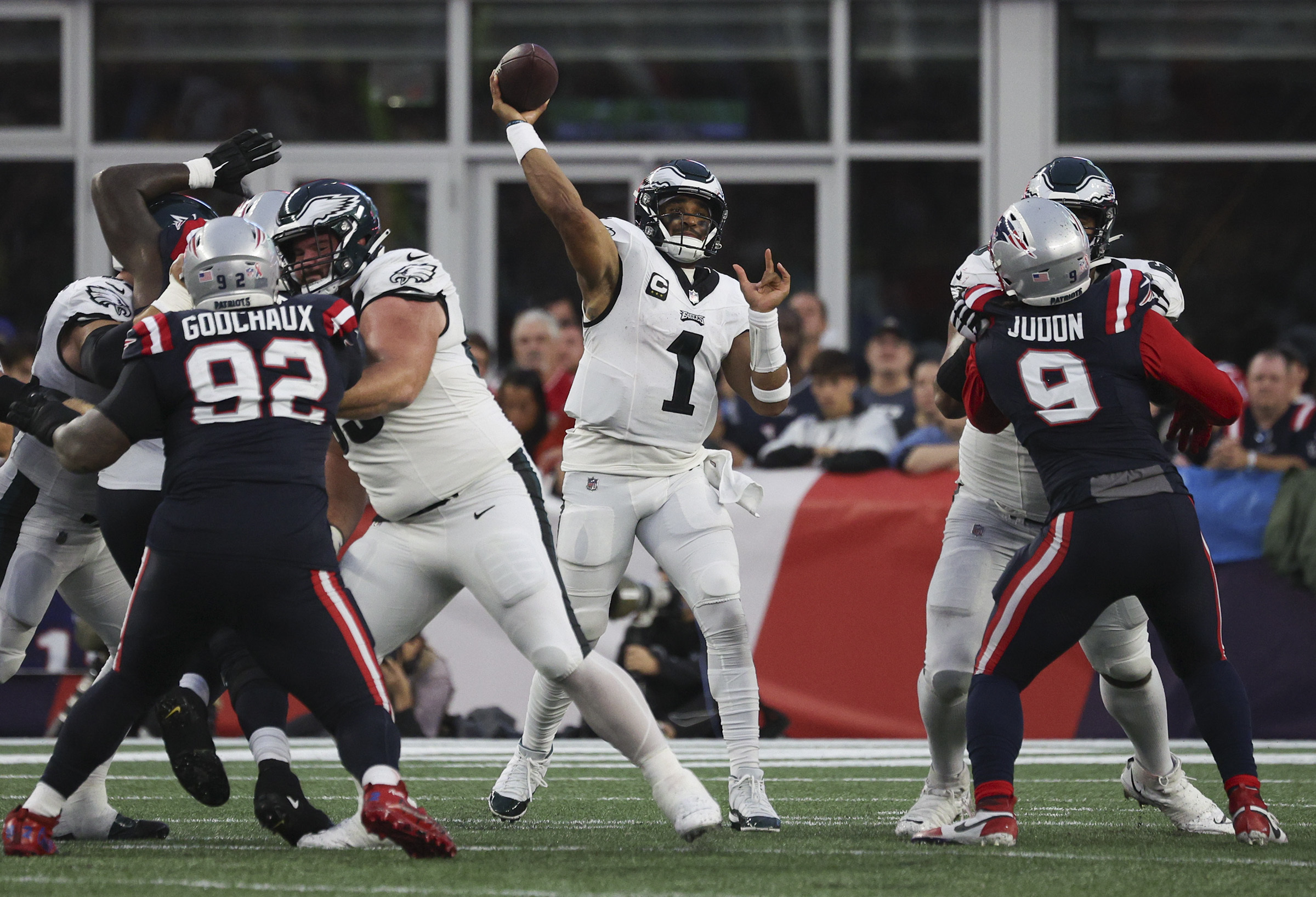 Philadelphia Eagles SURVIVE in Foxborough, Win 25-20 Over New England  Patriots!