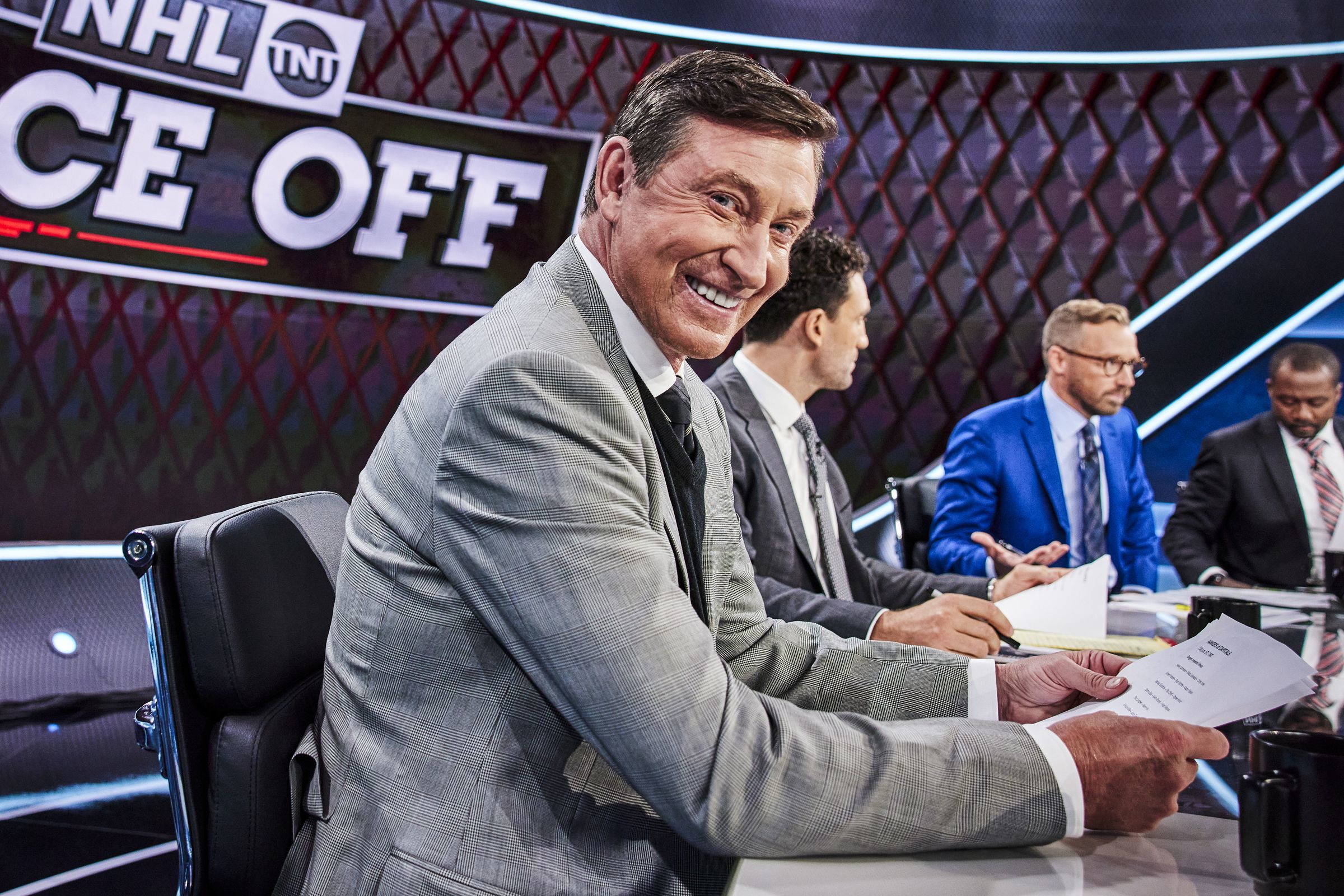 When is Wayne Gretzky returning to 'NHL on TNT'?