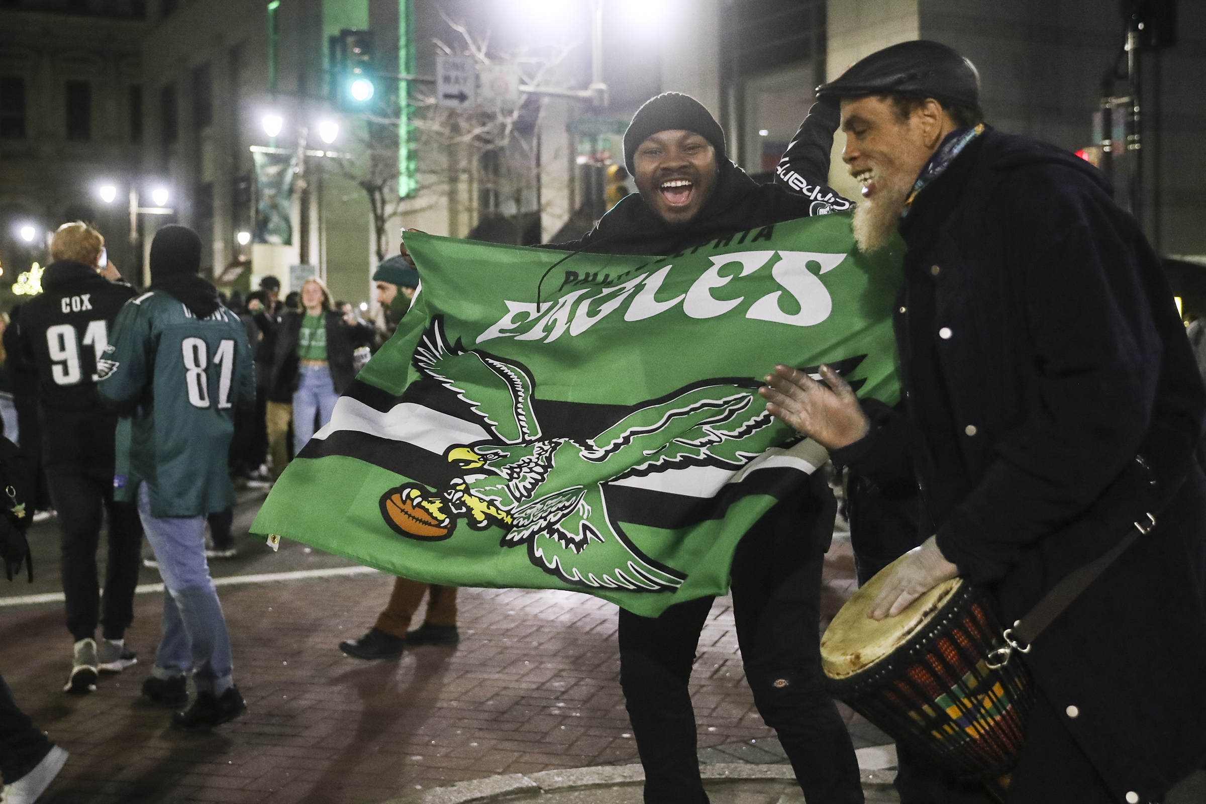 49ers fans mock Eagles fans and dress up Rocky Balboa statue in San  Francisco T-shirt