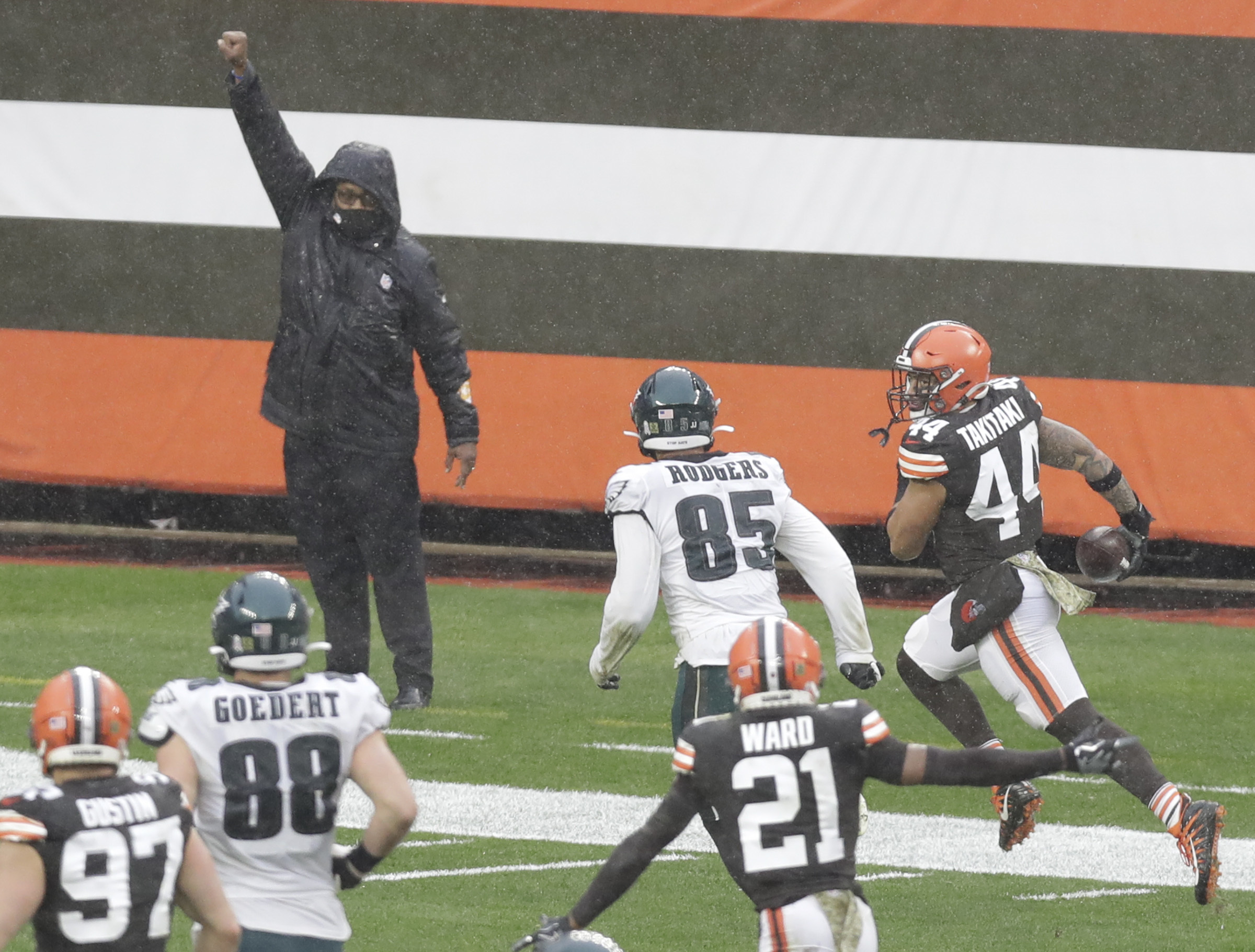 Browns Linebacker Sione Takitaki Scores First NFL Touchdown On Pick-Six