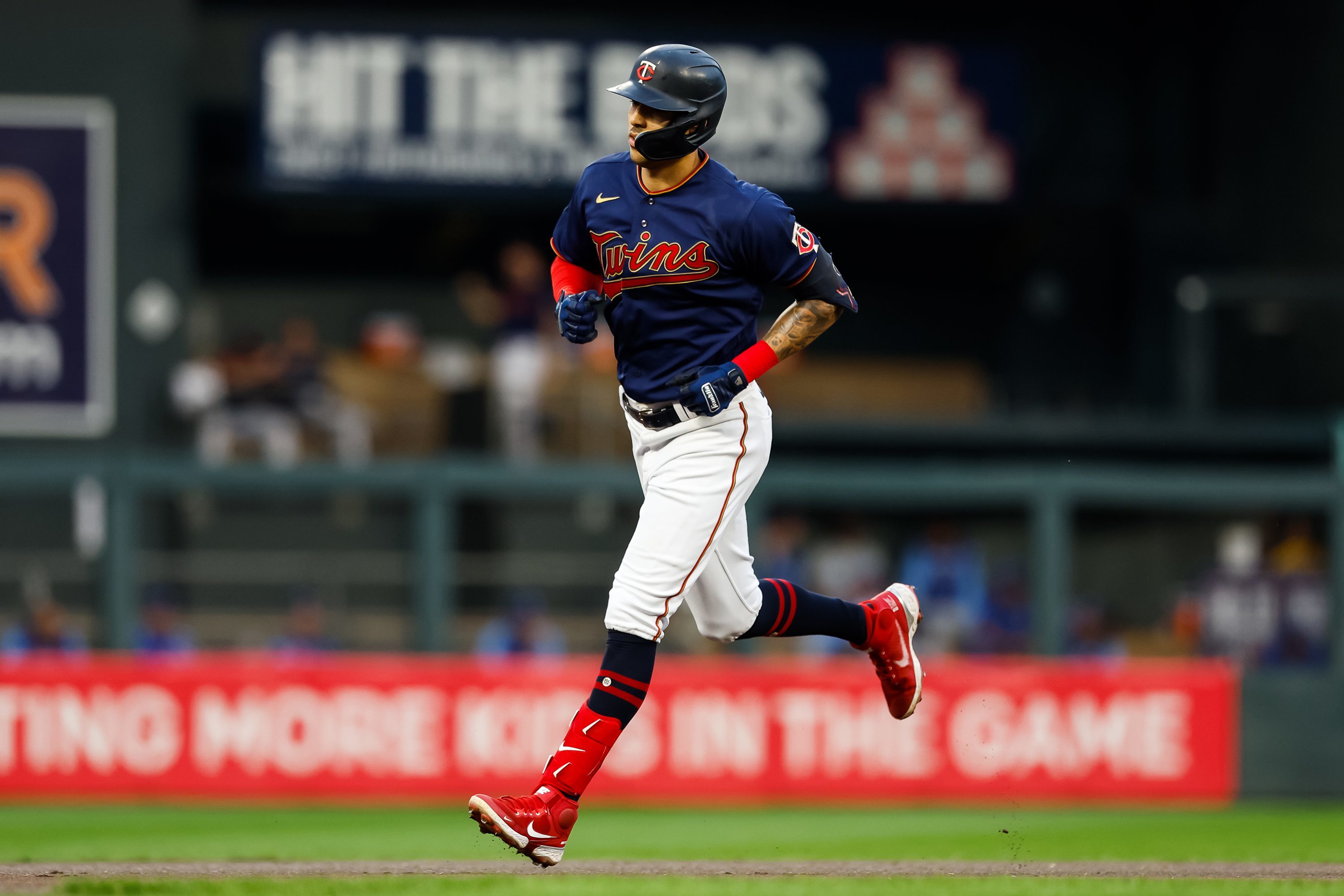 Shortstop Carlos Correa reportedly staying with Twins, agreeing to