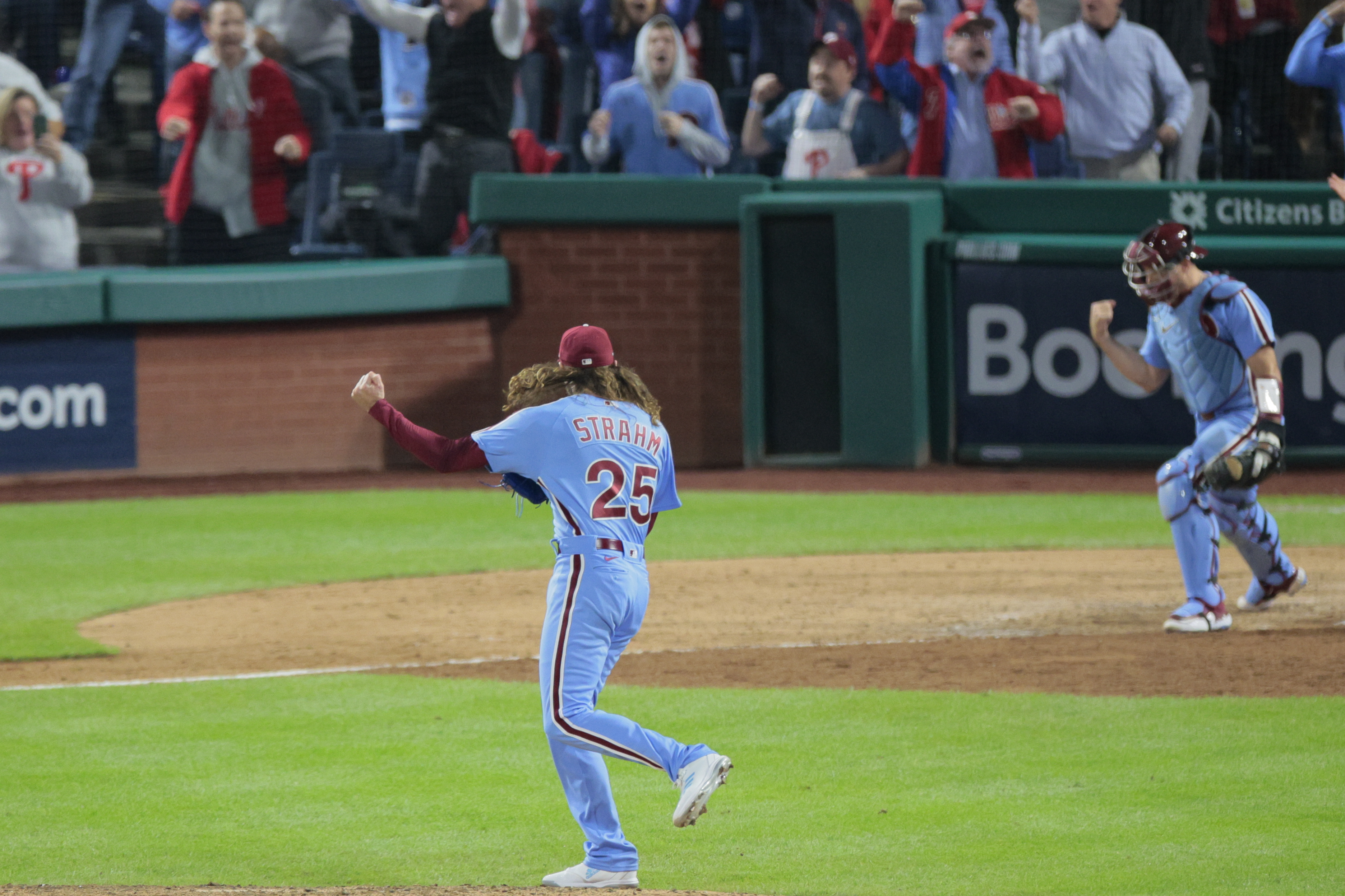 WATCH: Jordan Davis throws out first pitch at Atlanta Braves game