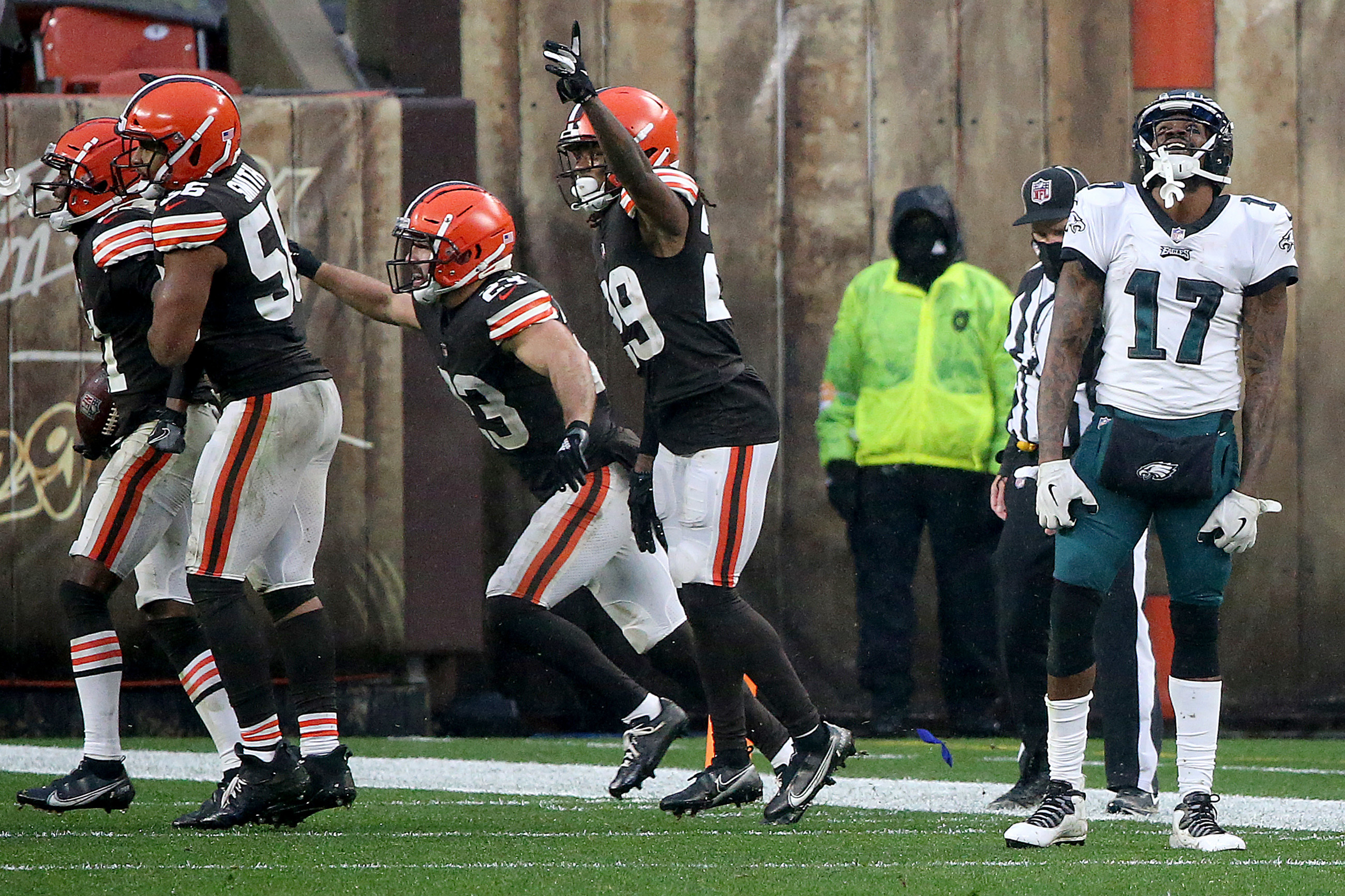 Without Myles Garrett, Cleveland Browns beat Philadelphia Eagles 22-17