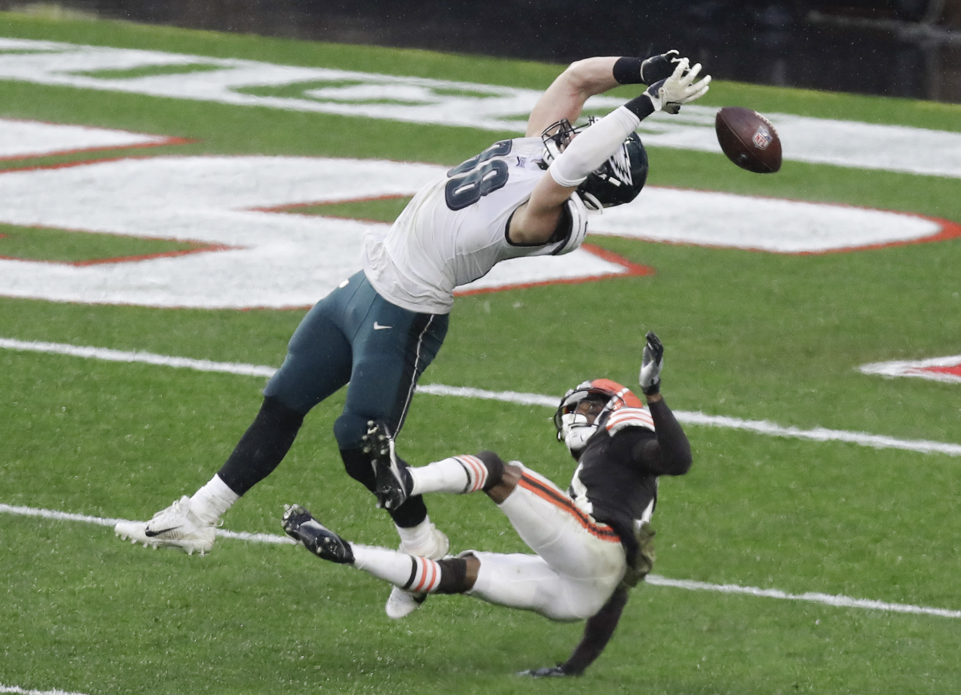 Philadelphia Eagles center Jason Kelce (62) argues a penalty call in the  second half during an …