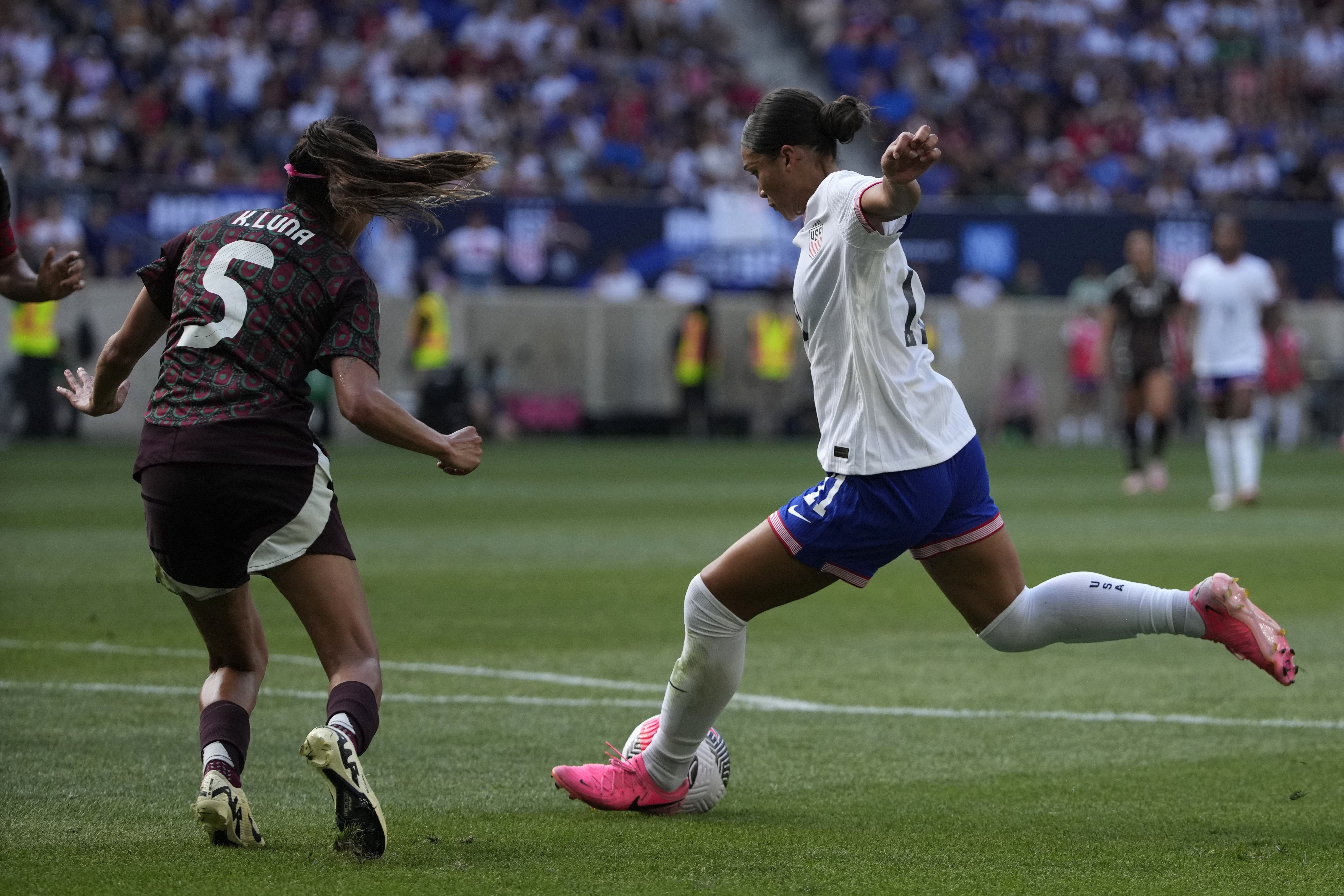 U.S. women's soccer team striker Sophia Smith (right) lines up the shot she scored from against Mexico on Saturday.