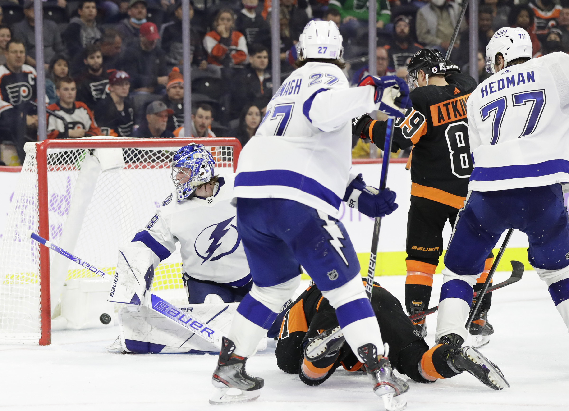 Lightning get past Flyers in shootout