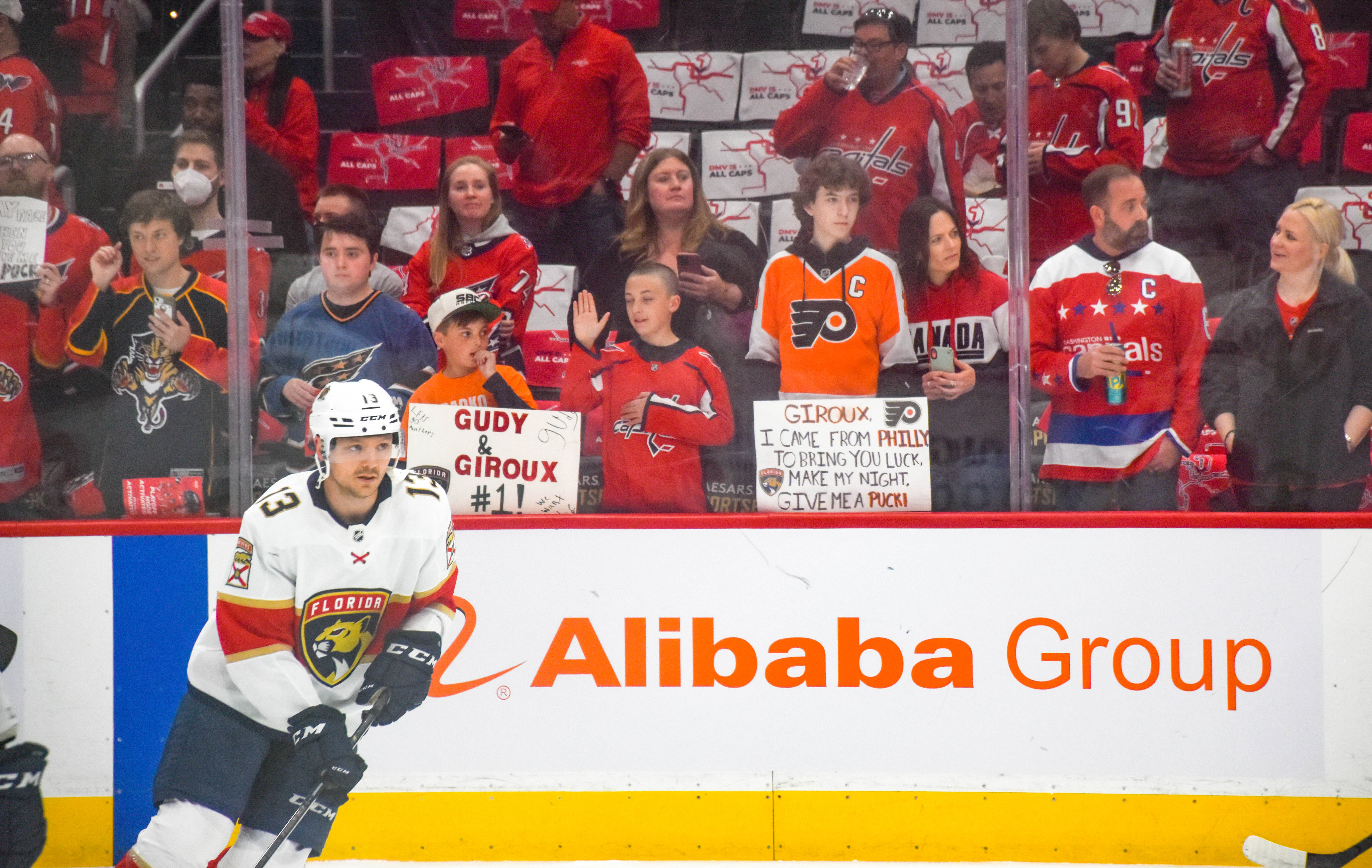 Free of Flyers captaincy, Claude Giroux embraces a complementary role on  Panthers: 'You go out there and just play' - The Athletic