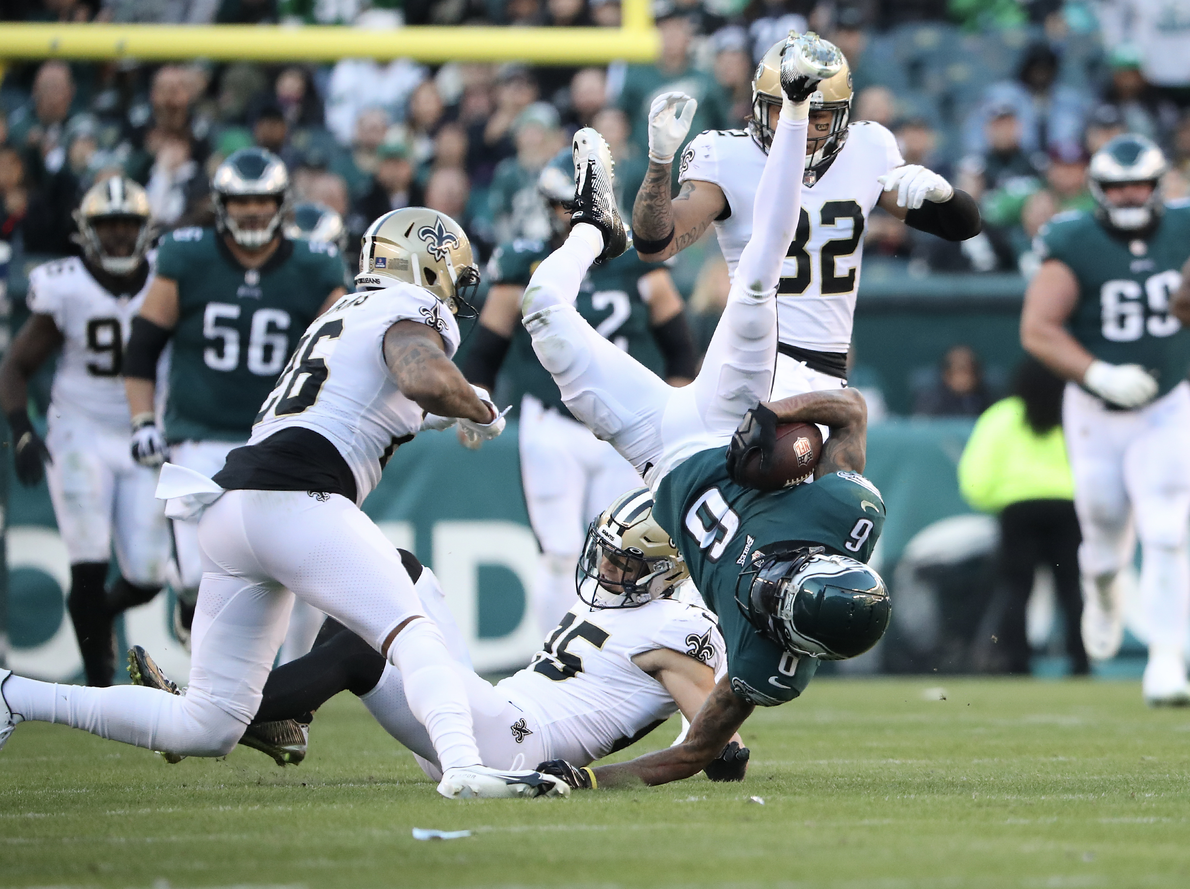 Philadelphia Eagles warm up before game against New Orleans Saints