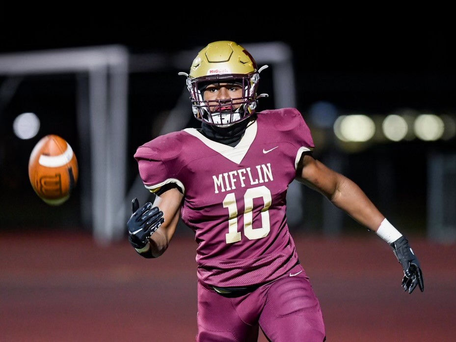 Former Gov. Mifflin football star Nick Singleton returns home to give back  again