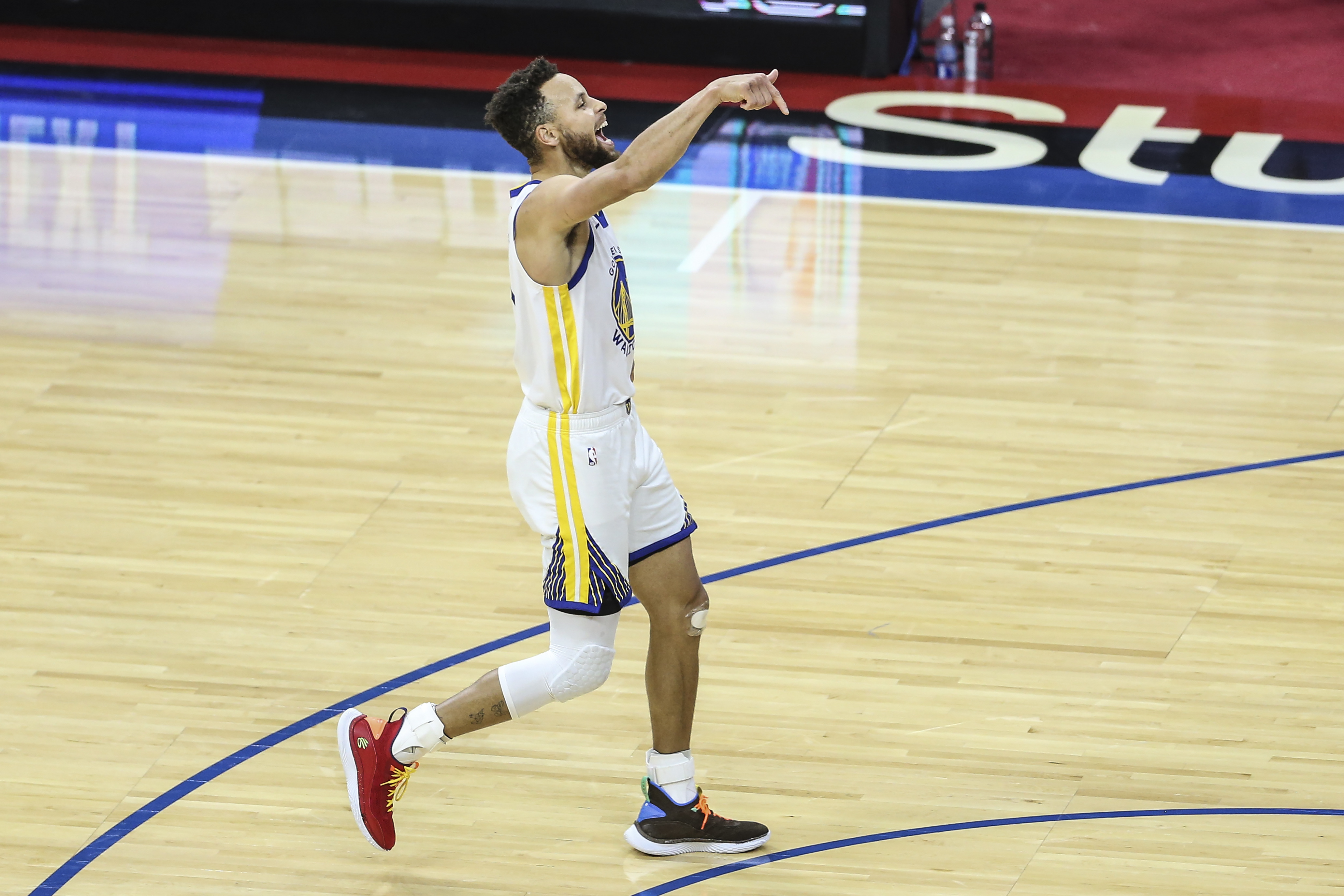 A Look at Steph Curry and his Historic April for the Warriors