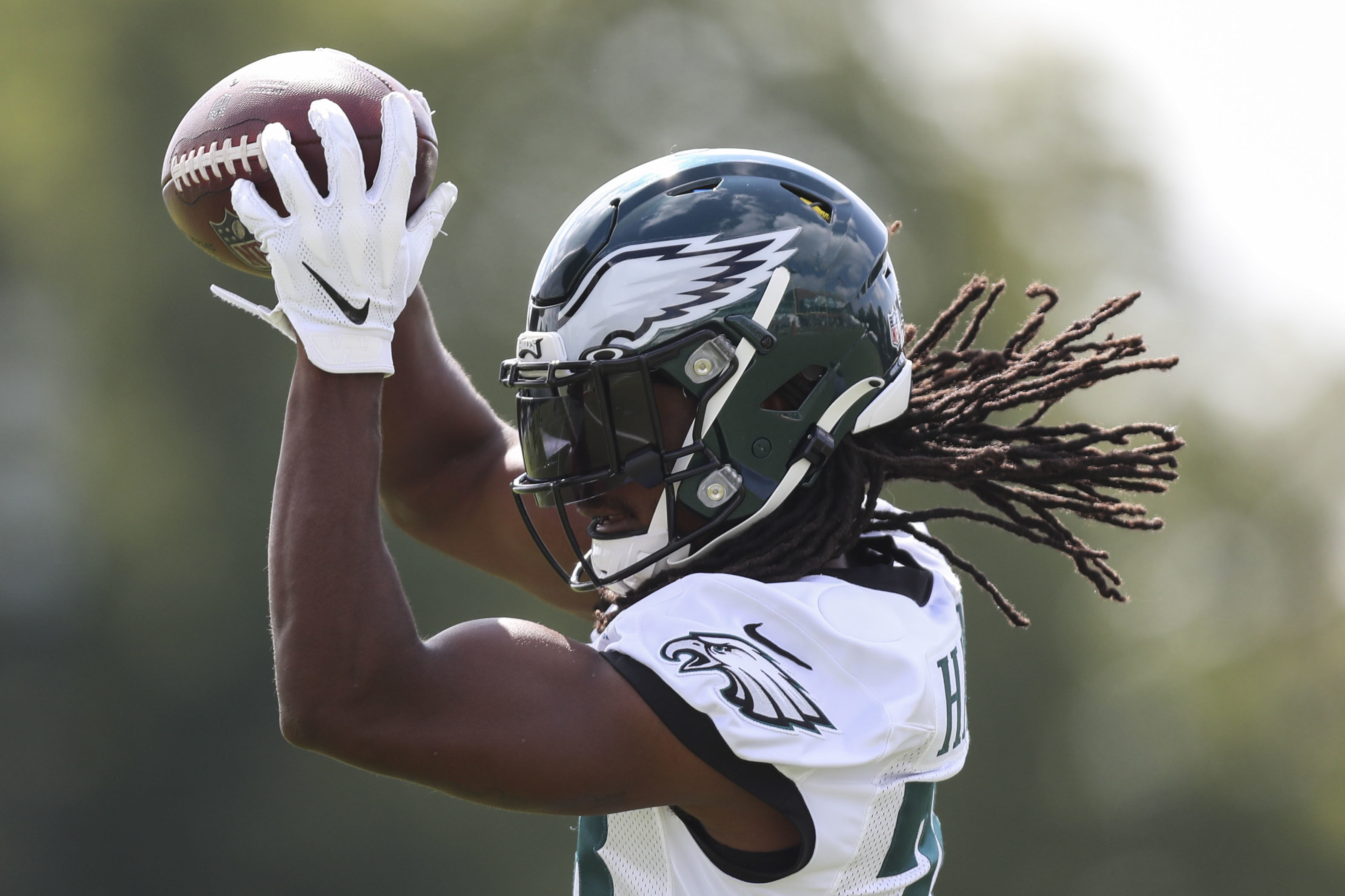 DeVonta Smith injury: Eagles rookie WR sidelined by knee ailment