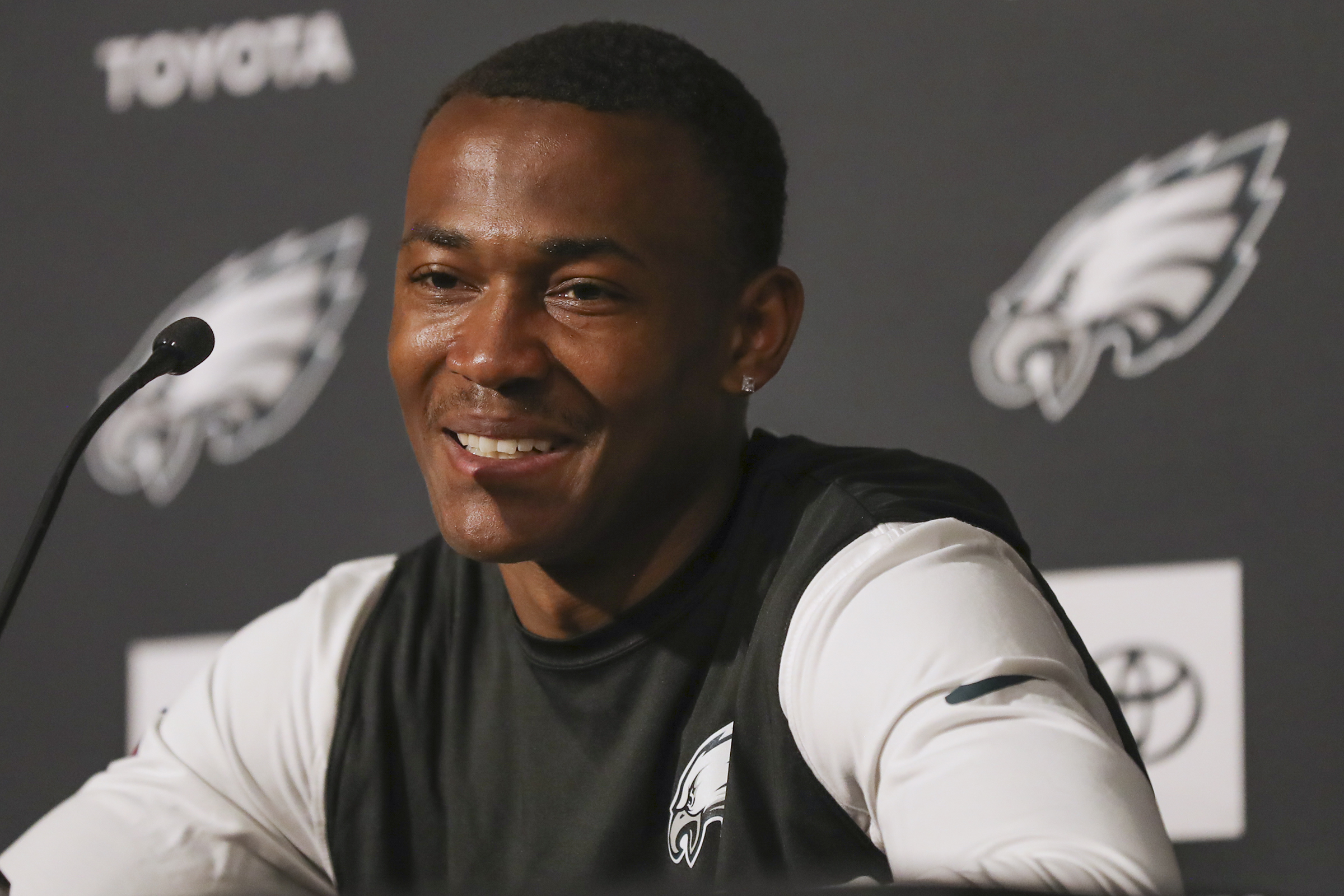 How the Eagles' A.J. Brown and DeVonta Smith forged a complementary  relationship on and off the field