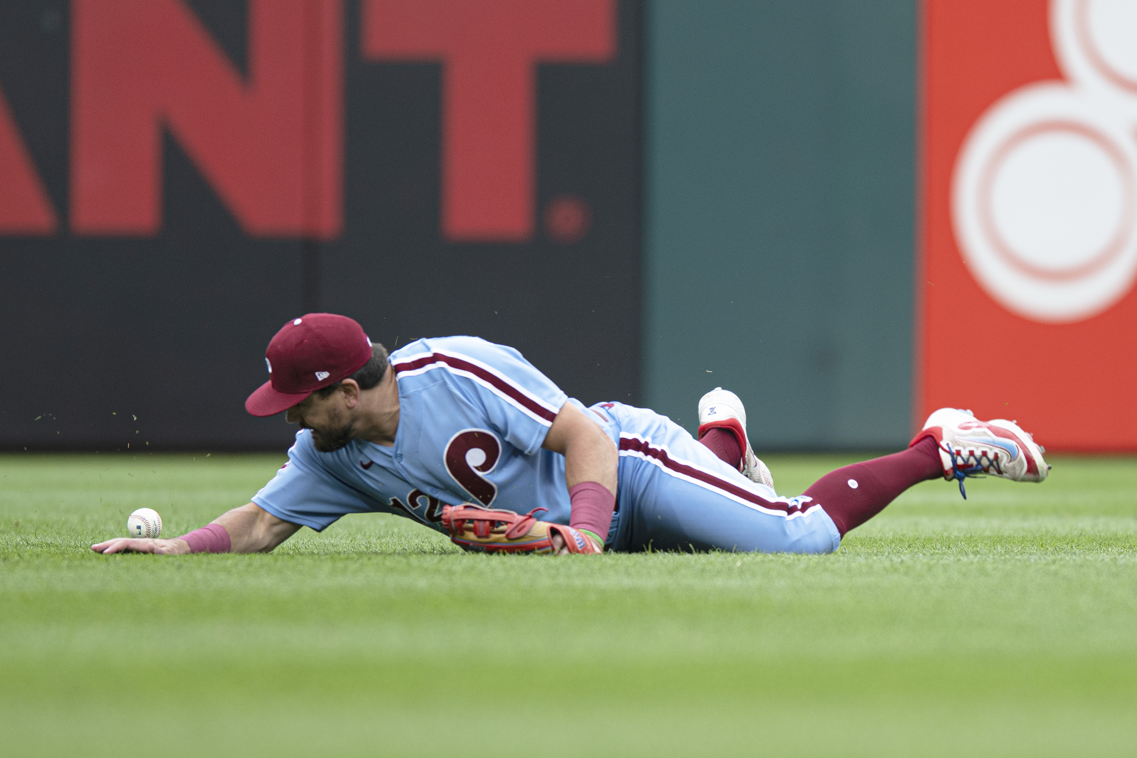 Phillies erase 5-run deficit, stun Astros in 10th inning to win