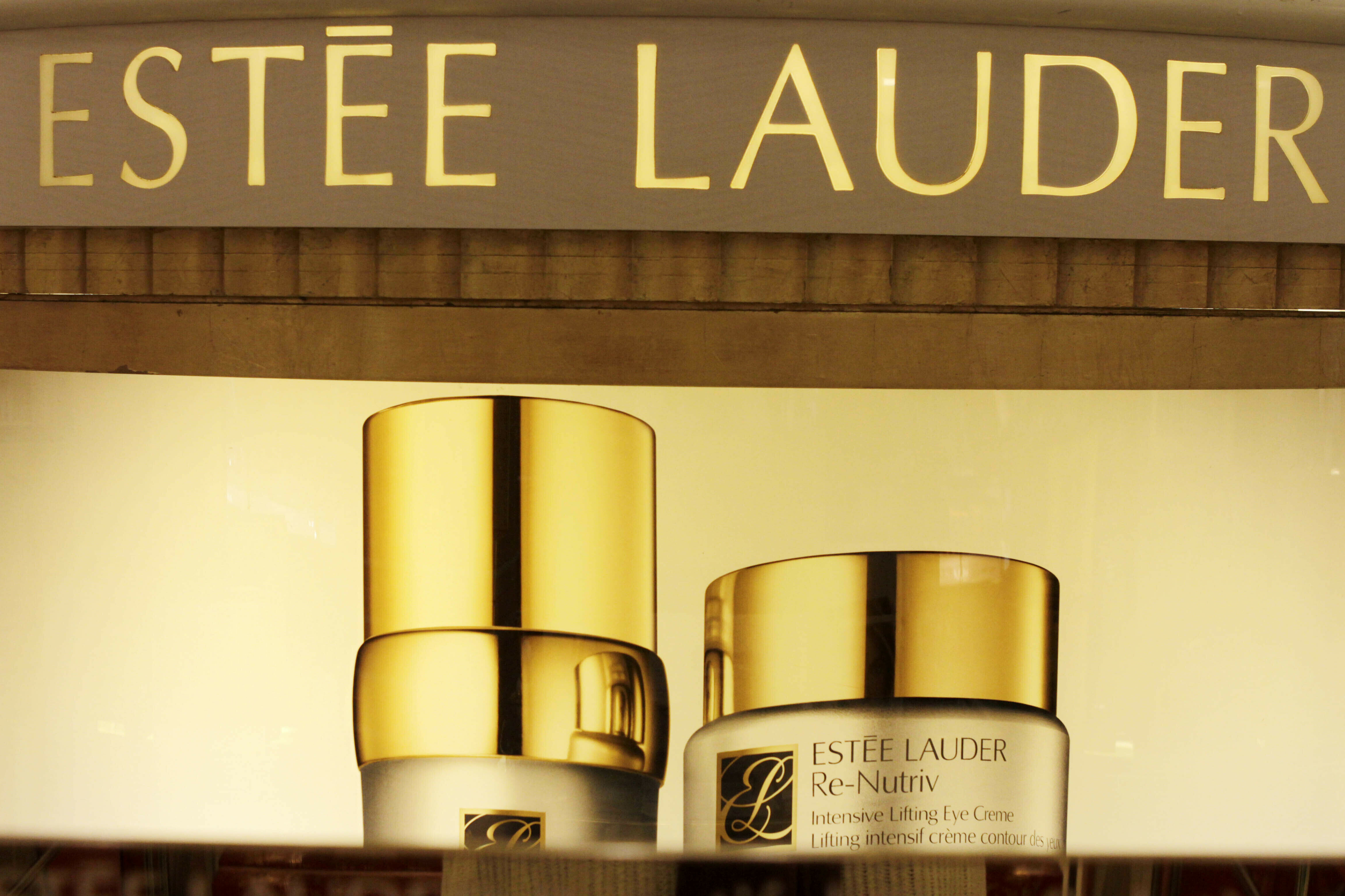 Estee Lauder buys American fashion label Tom Ford for $2.8 Billion deal