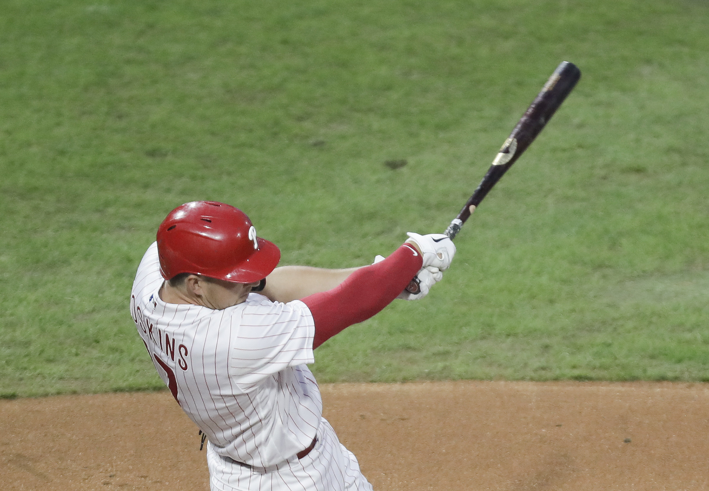 Rhys Hoskins, Bryce Harper propel Phillies to Game 3 win