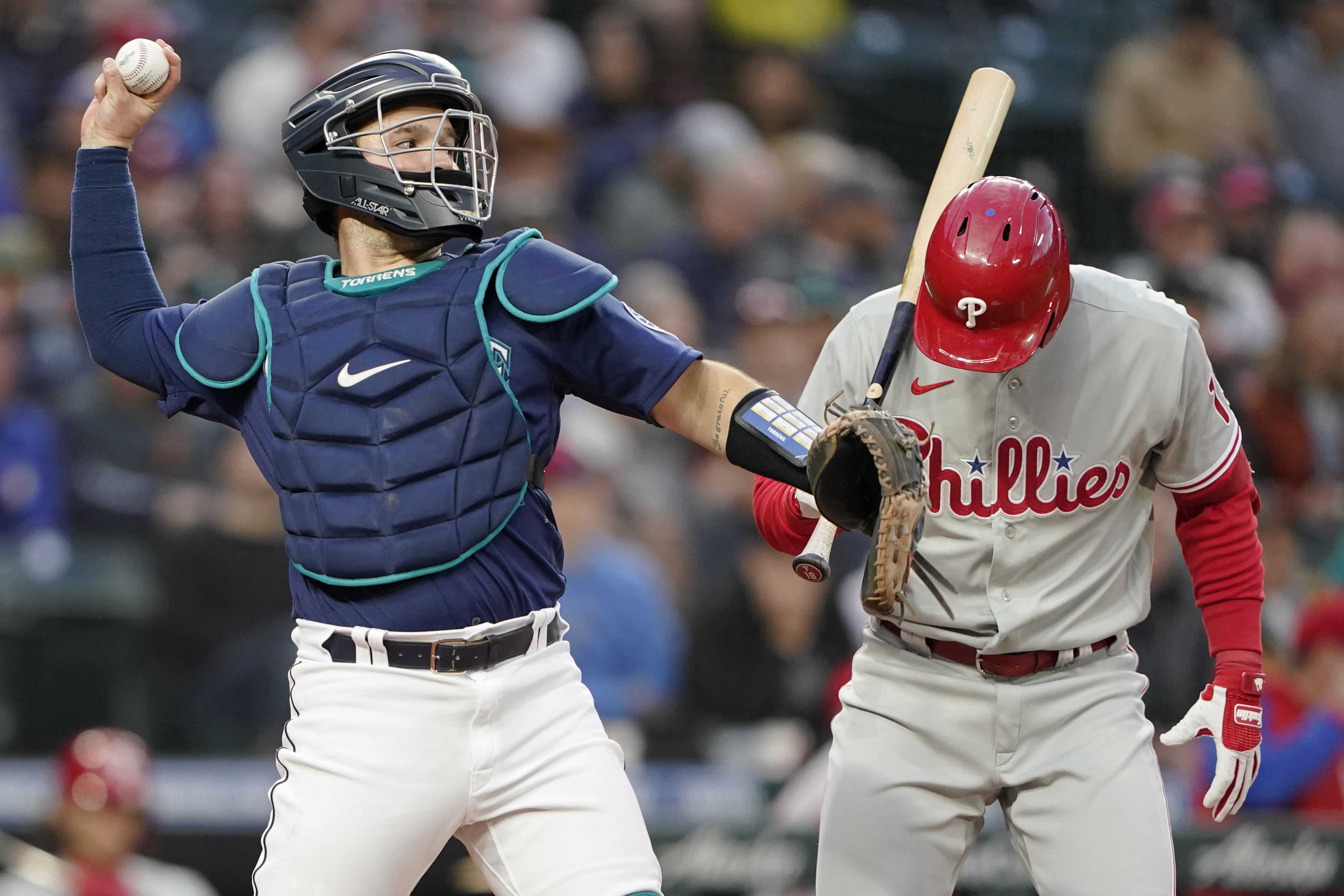 The Reds and Phillies have common enemy following Joe Girardi's ejection