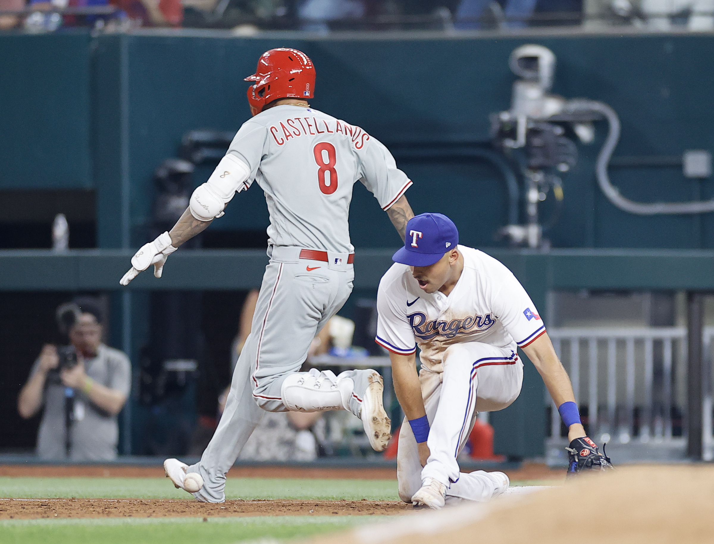 Jacob deGrom debuts for Rangers vs. Aaron Nola, Phillies