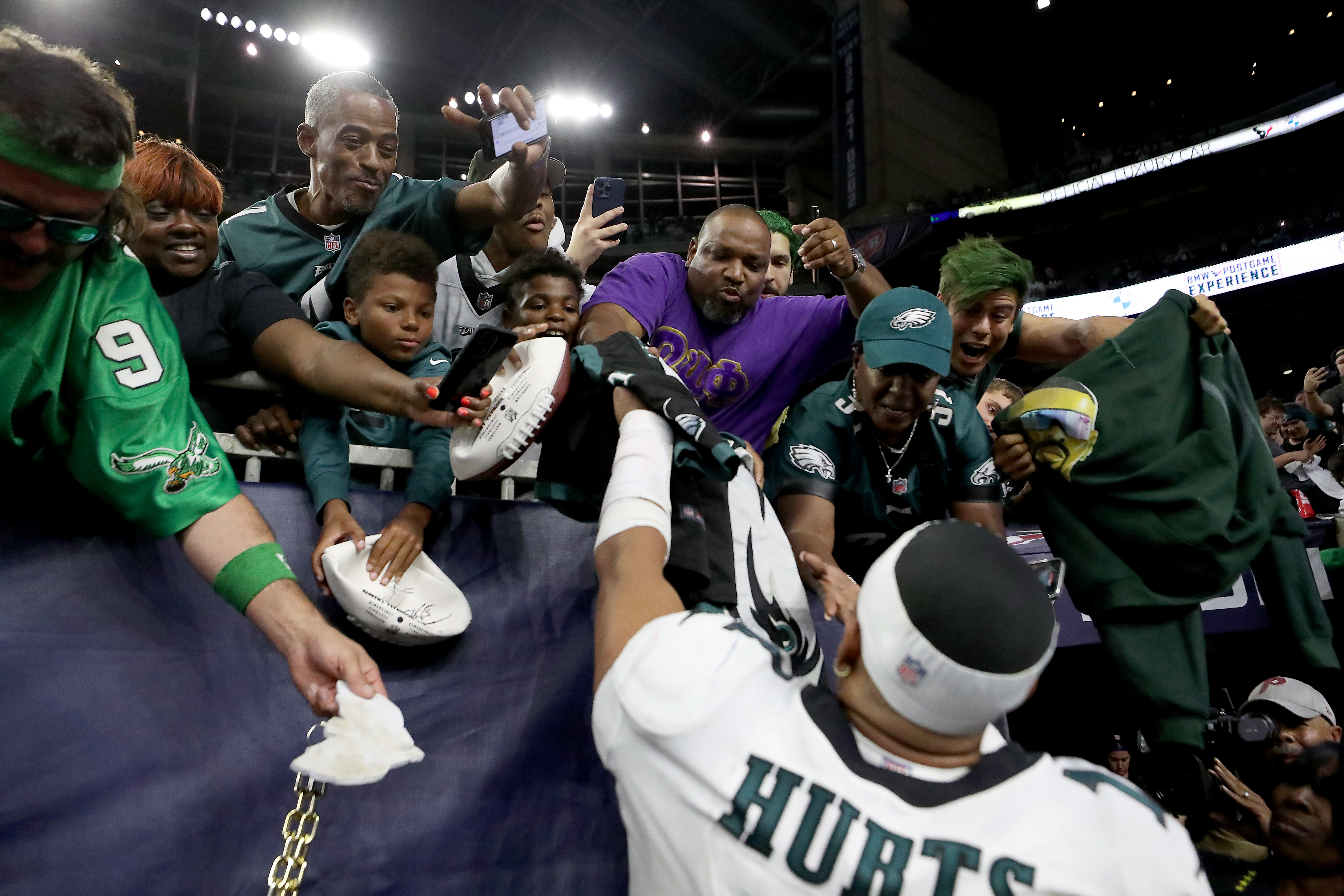 Jalen Hurts helms Eagles past Texans for first 8-0 start in club