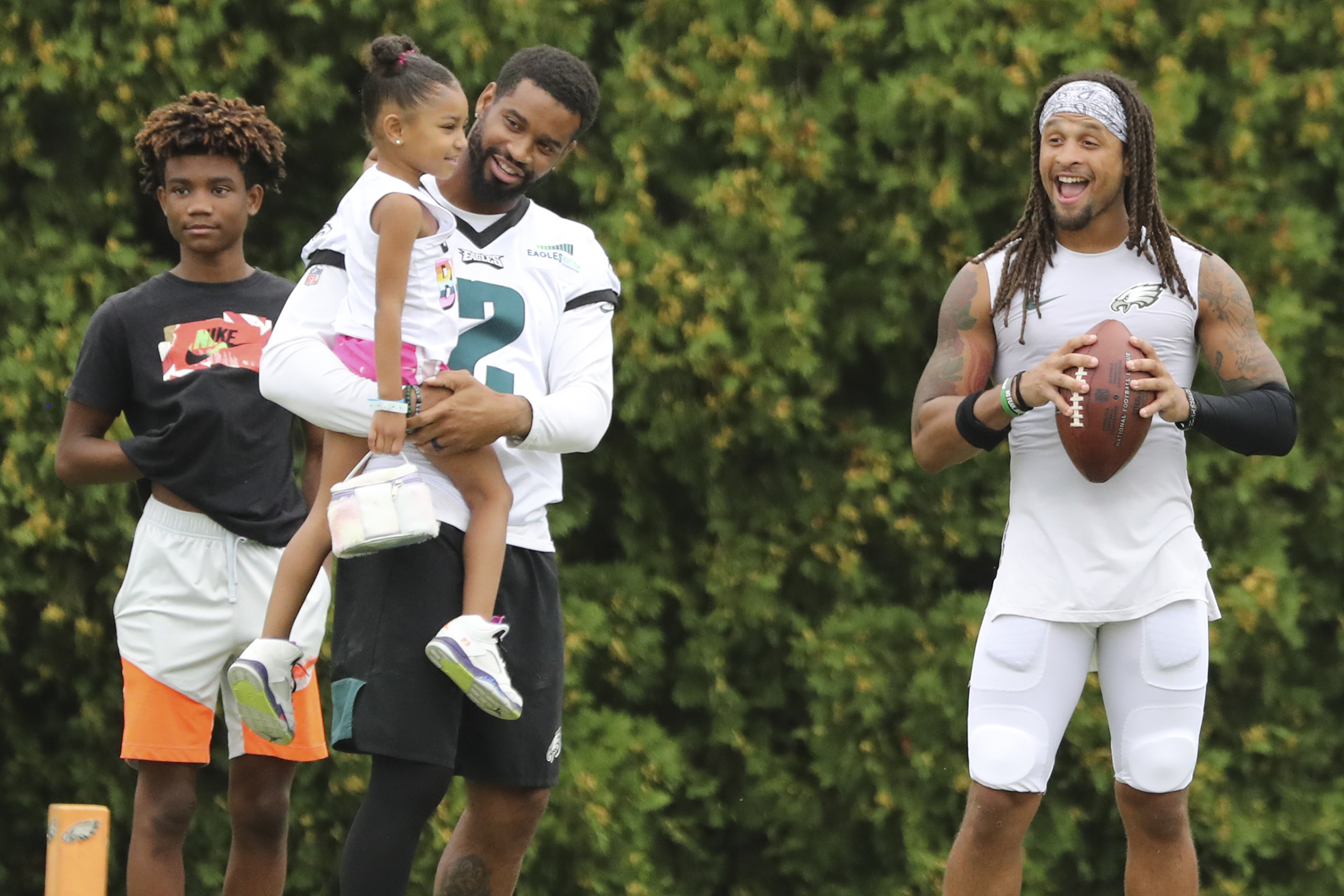 Kids steal show at Eagles training camp