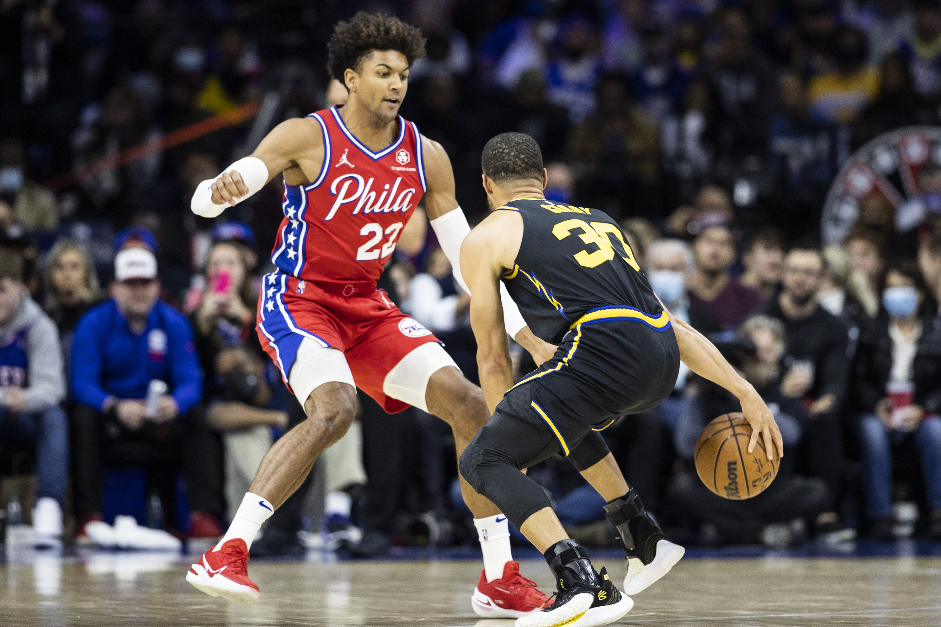 Philadelphia 76ers keep Stephen Curry waiting for three-point