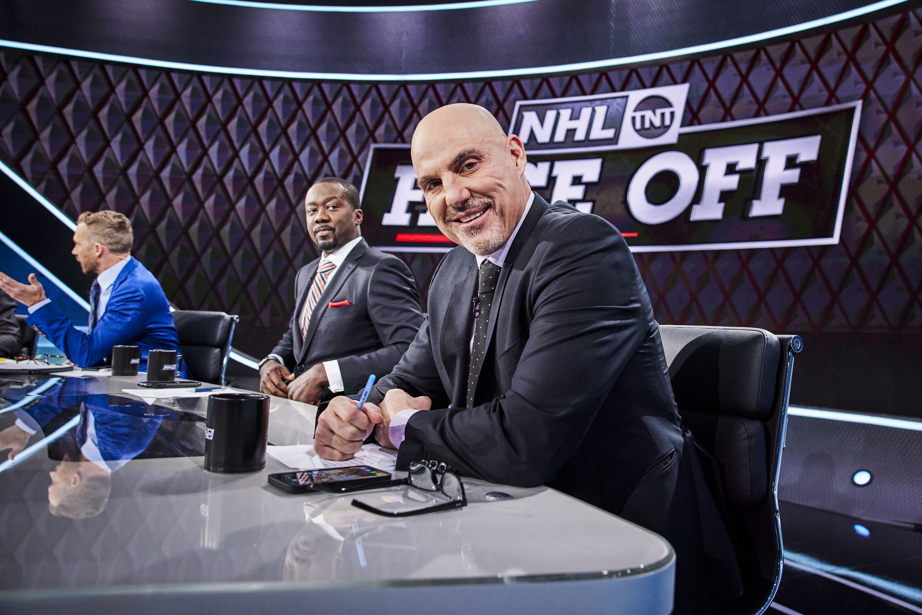 TNT's Rick Tocchet on entering Flyers Hall of Fame and trading jabs with  Wayne Gretzky