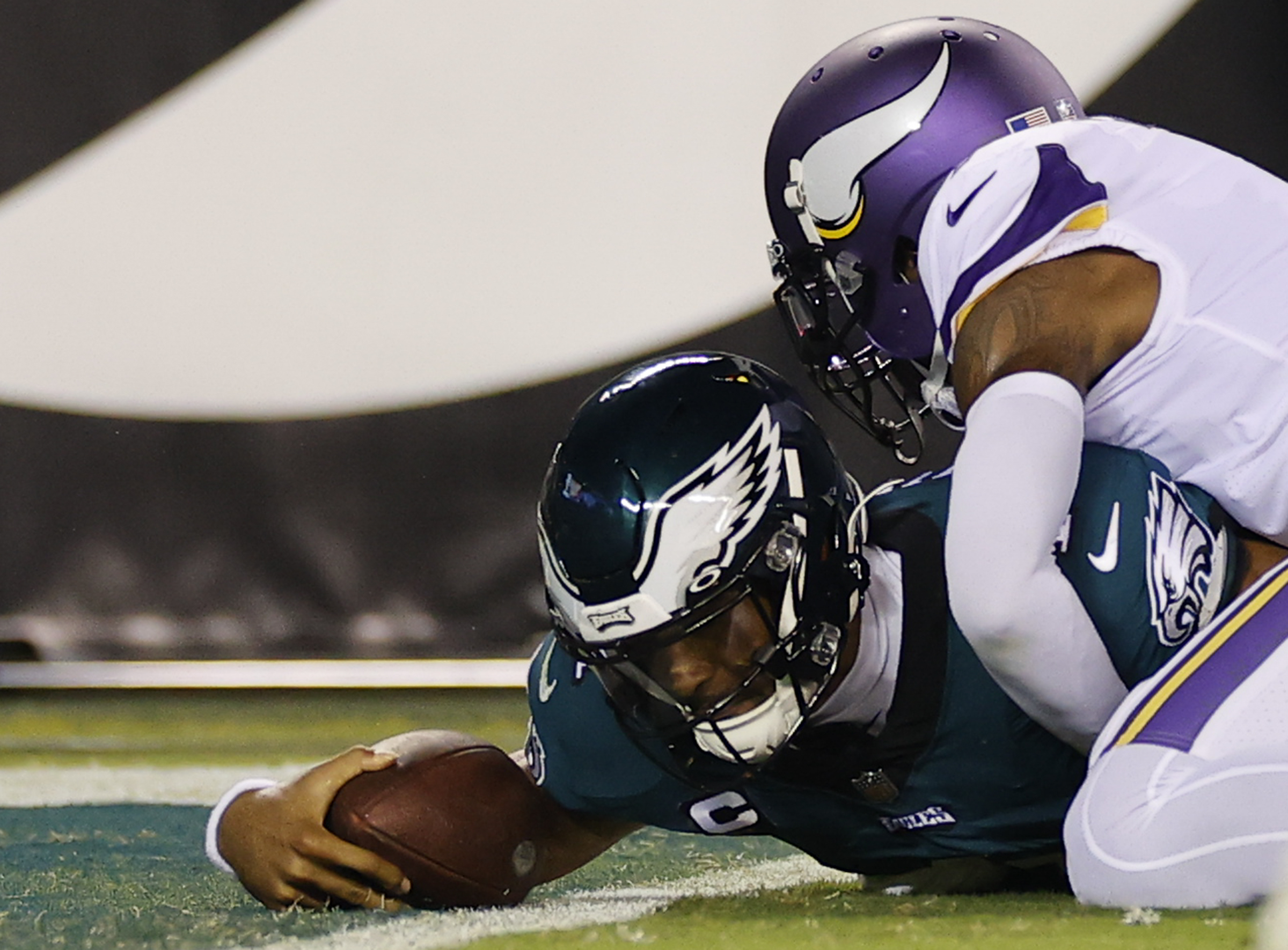 Eagles' Jalen Hurts catches fire in 24-7 win against Vikings