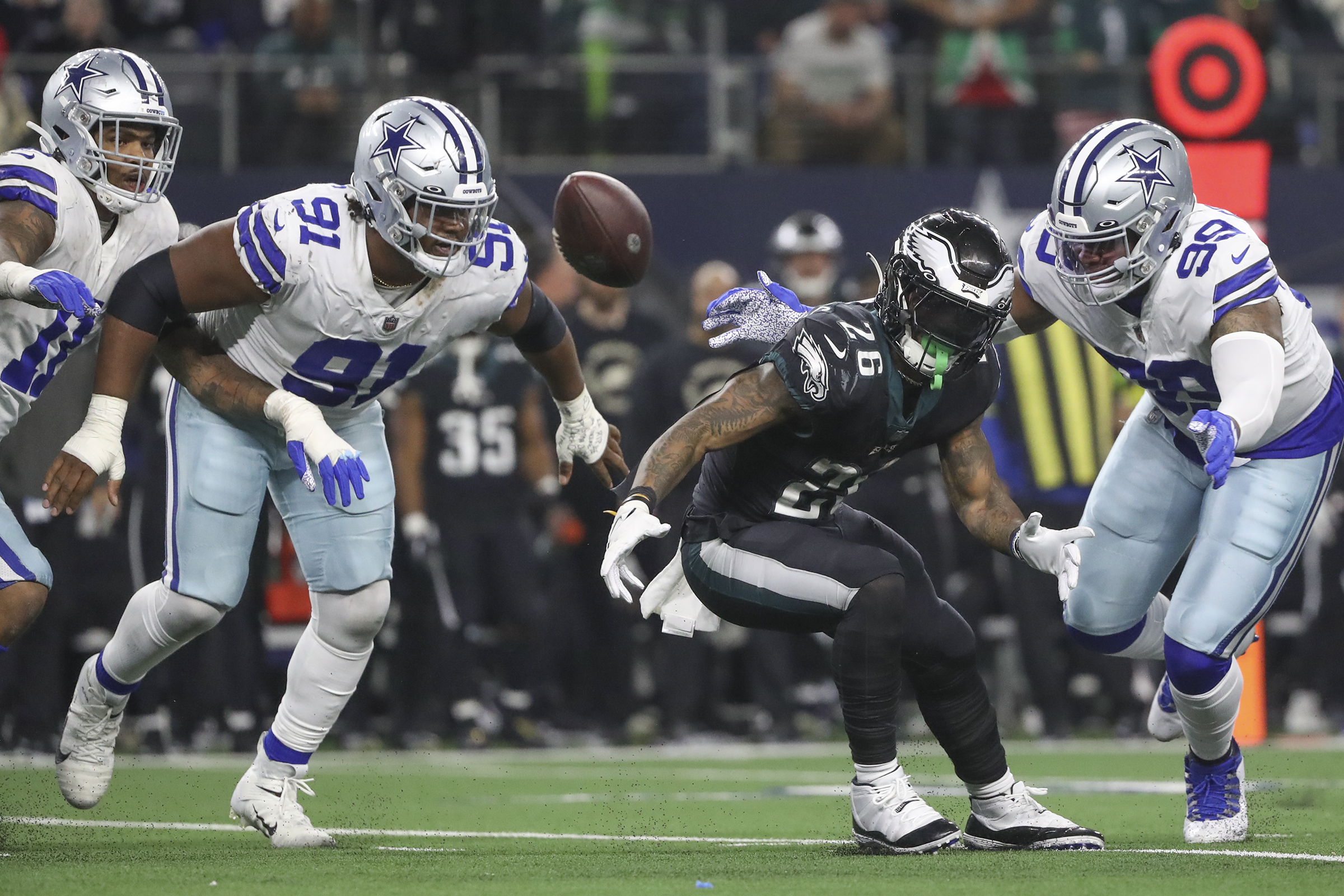 Dallas Cowboys Defeat Philadelphia Eagles, 40-34, in NFC East