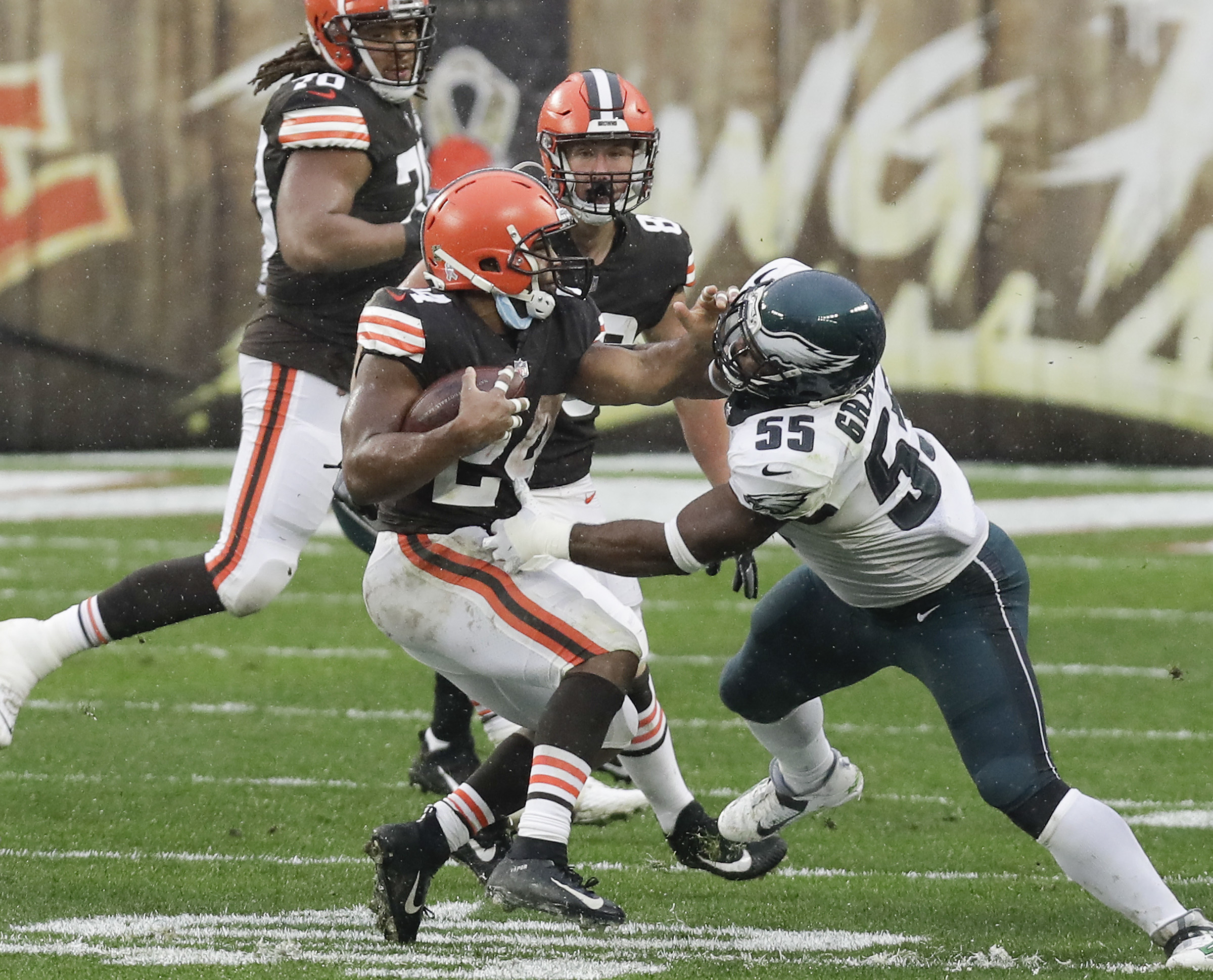 Philadelphia Eagles defense falls victim to Nick Chubb's big run, busted  coverages vs. Cleveland Browns