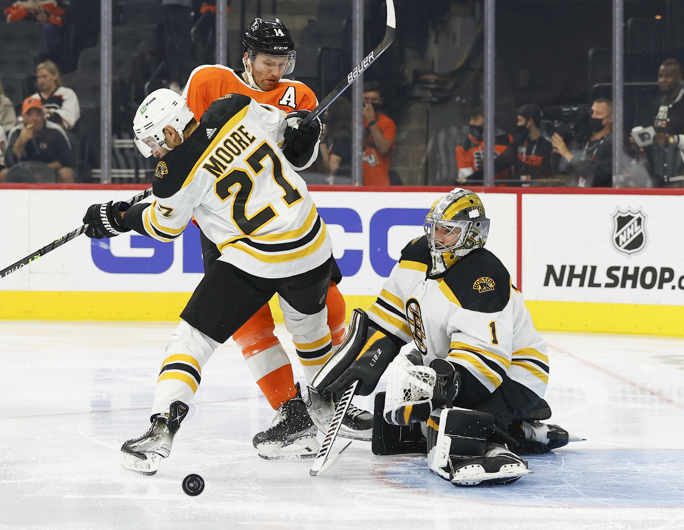 Van Riemsdyk, mascot the big moves for Flyers for '18 season