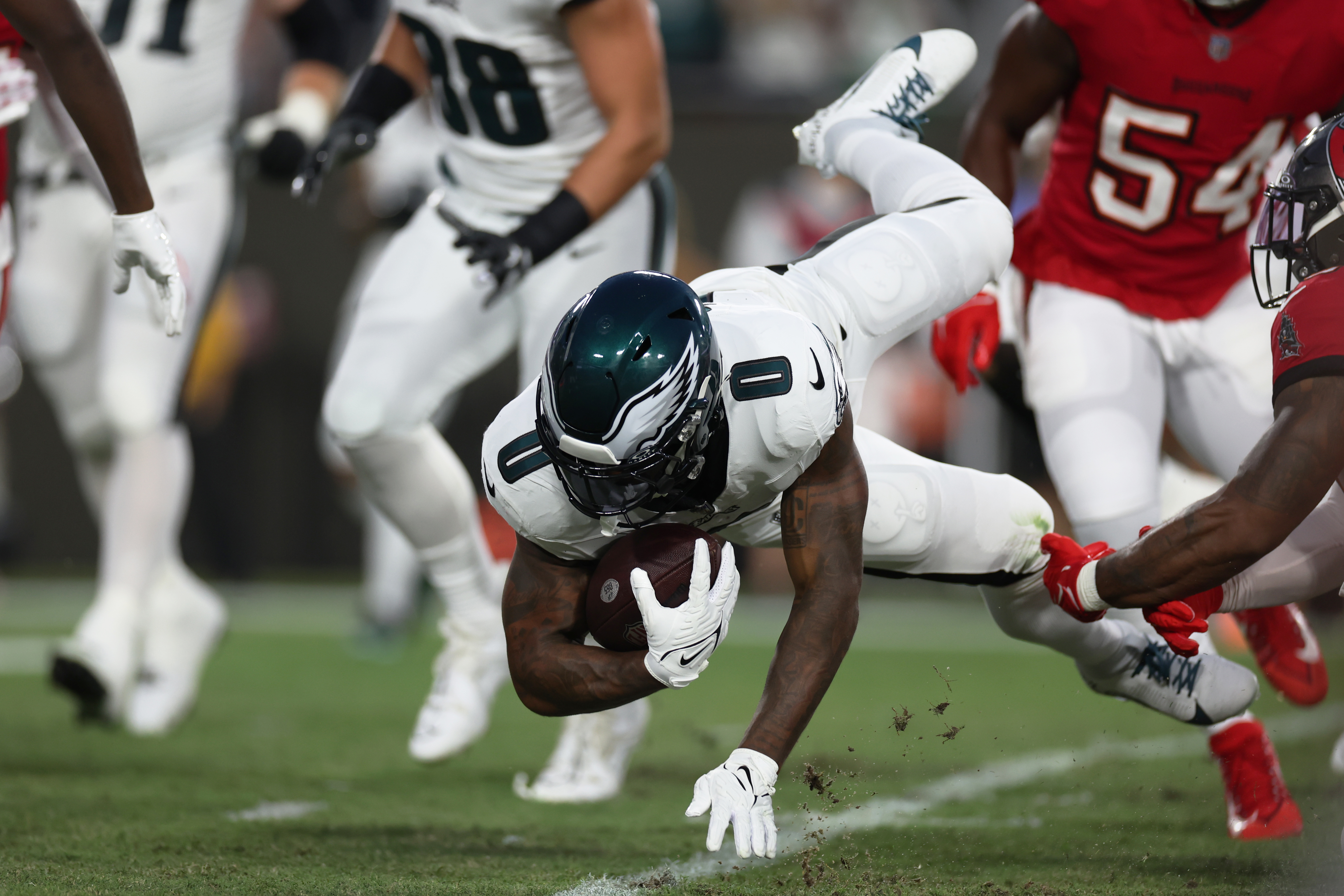 Philadelphia Eagles 25-11 Tampa Bay Buccaneers: Jalen Hurts throws for  touchdown and D'Andre Swift shines again as Eagles move 3-0, NFL News