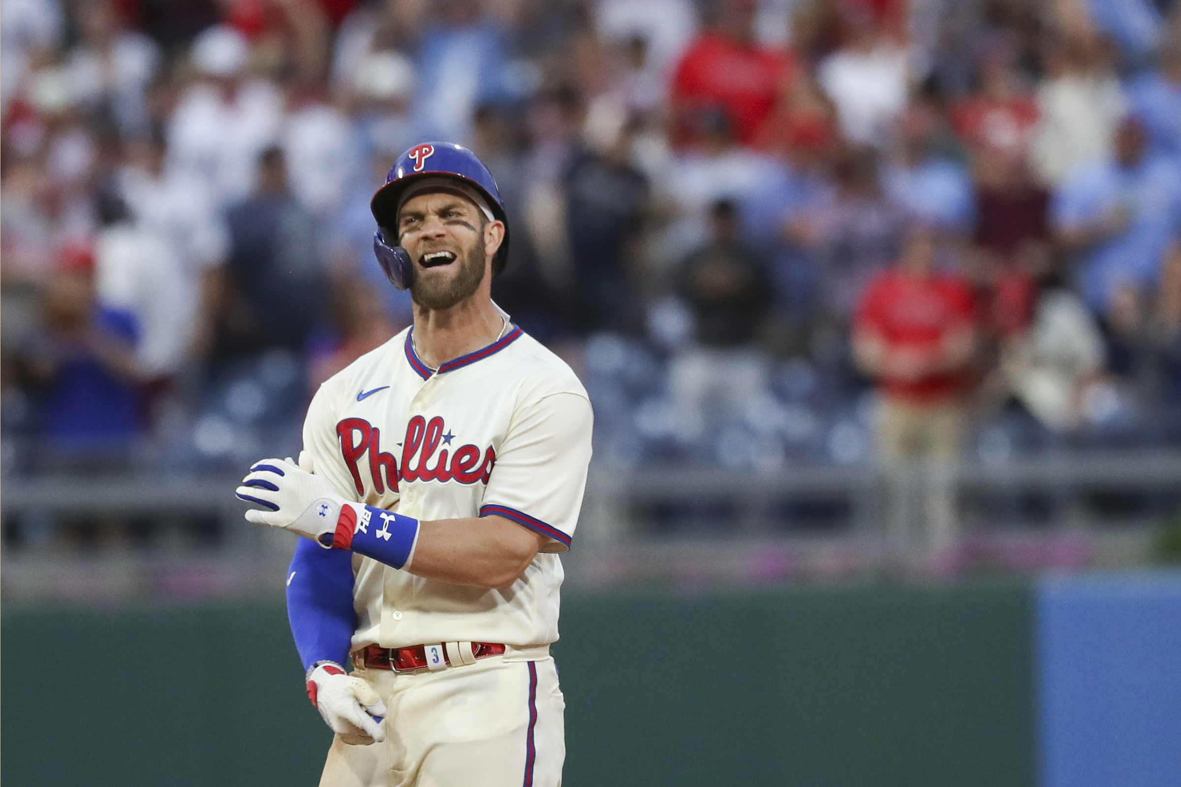 Bryce Harper returns to the Phillies' lineup after missing 1 game with back  spasms
