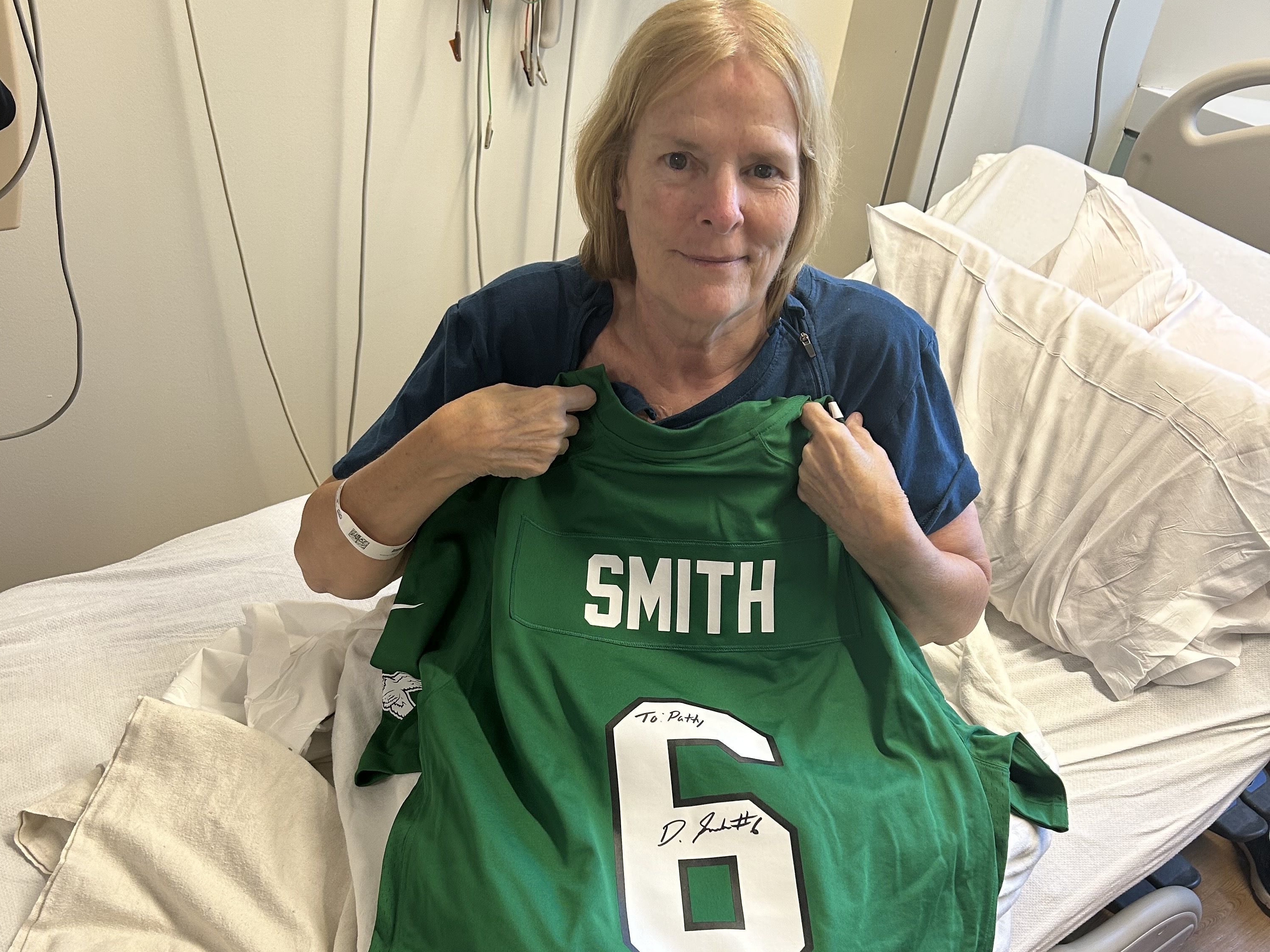 DeVonta Smith's fiance Mya Danielle delivers a surprise gift to an Eagles fan battling cancer
