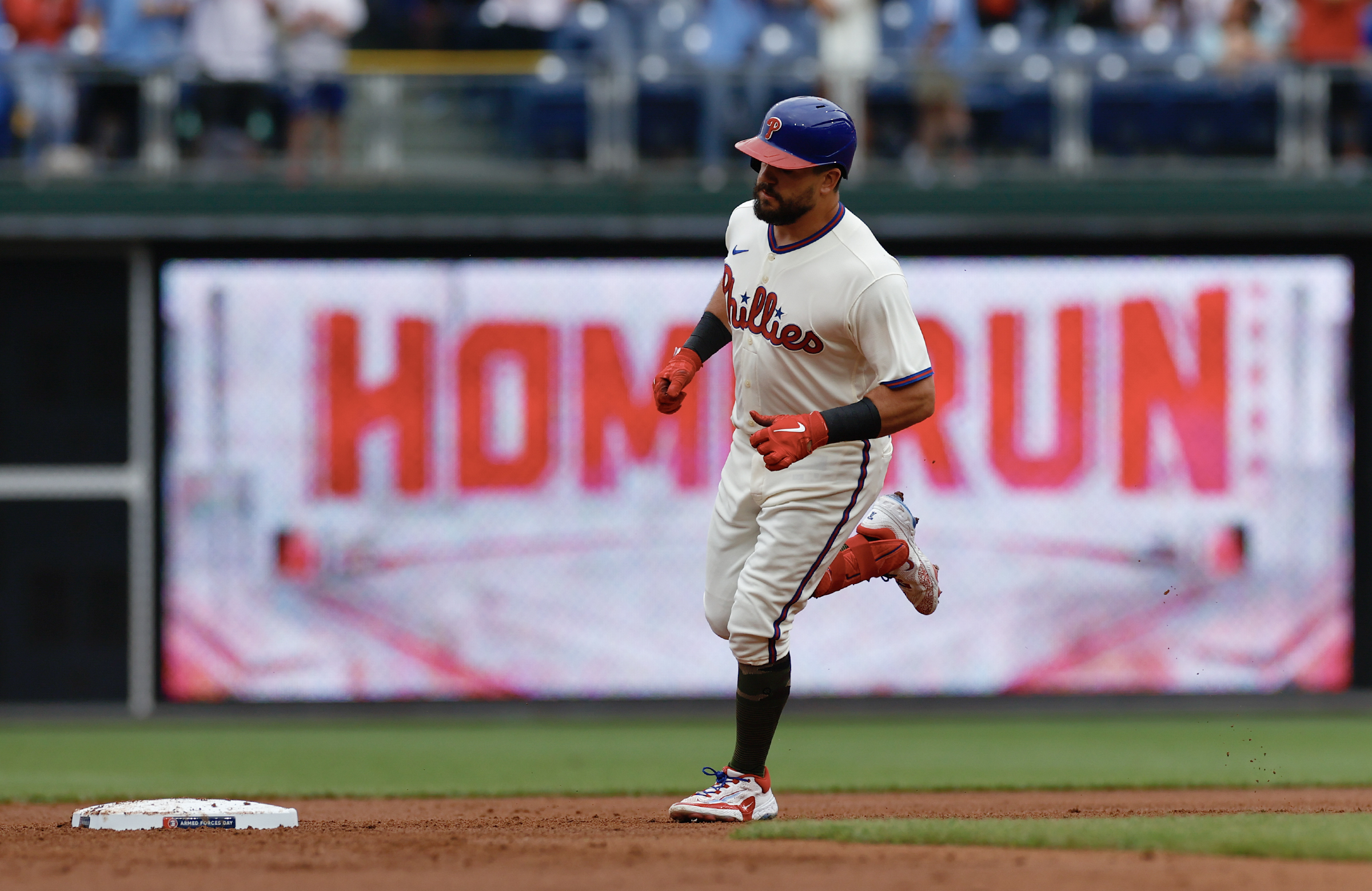 Kyle Schwarber's slam leads Phillies rout over Cubs, 12-3