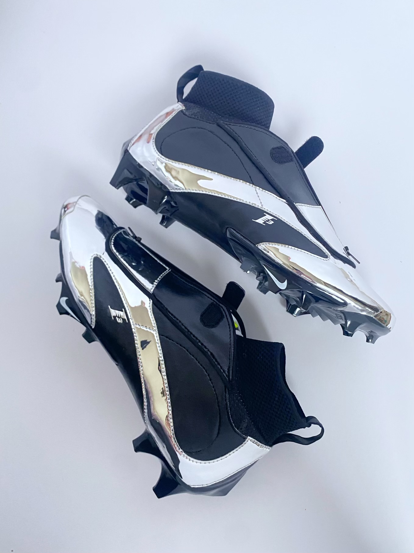 DeVonta Smith, Jalen Hurts wore custom Iversons and Jordans in the