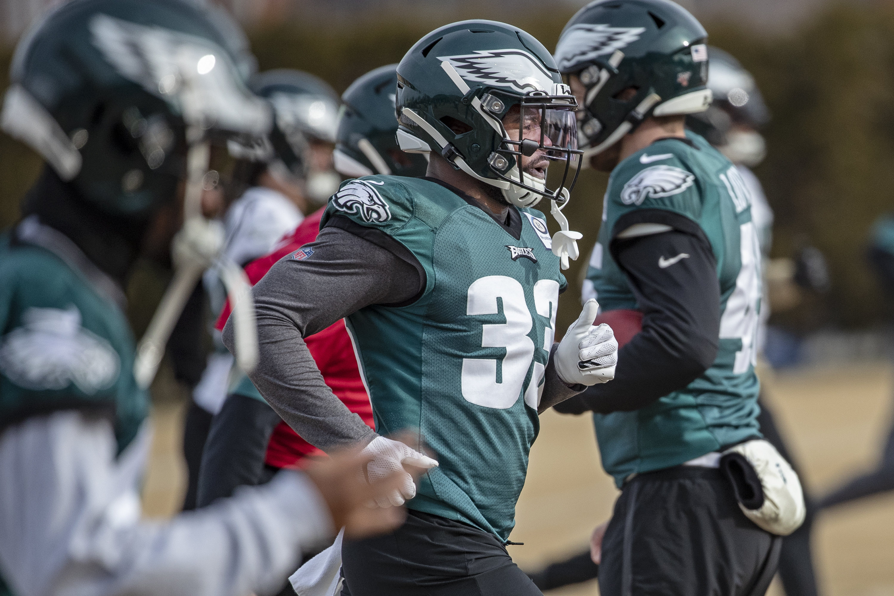 Why Zach Ertz is turning to Eagles running backs coach Duce Staley for help